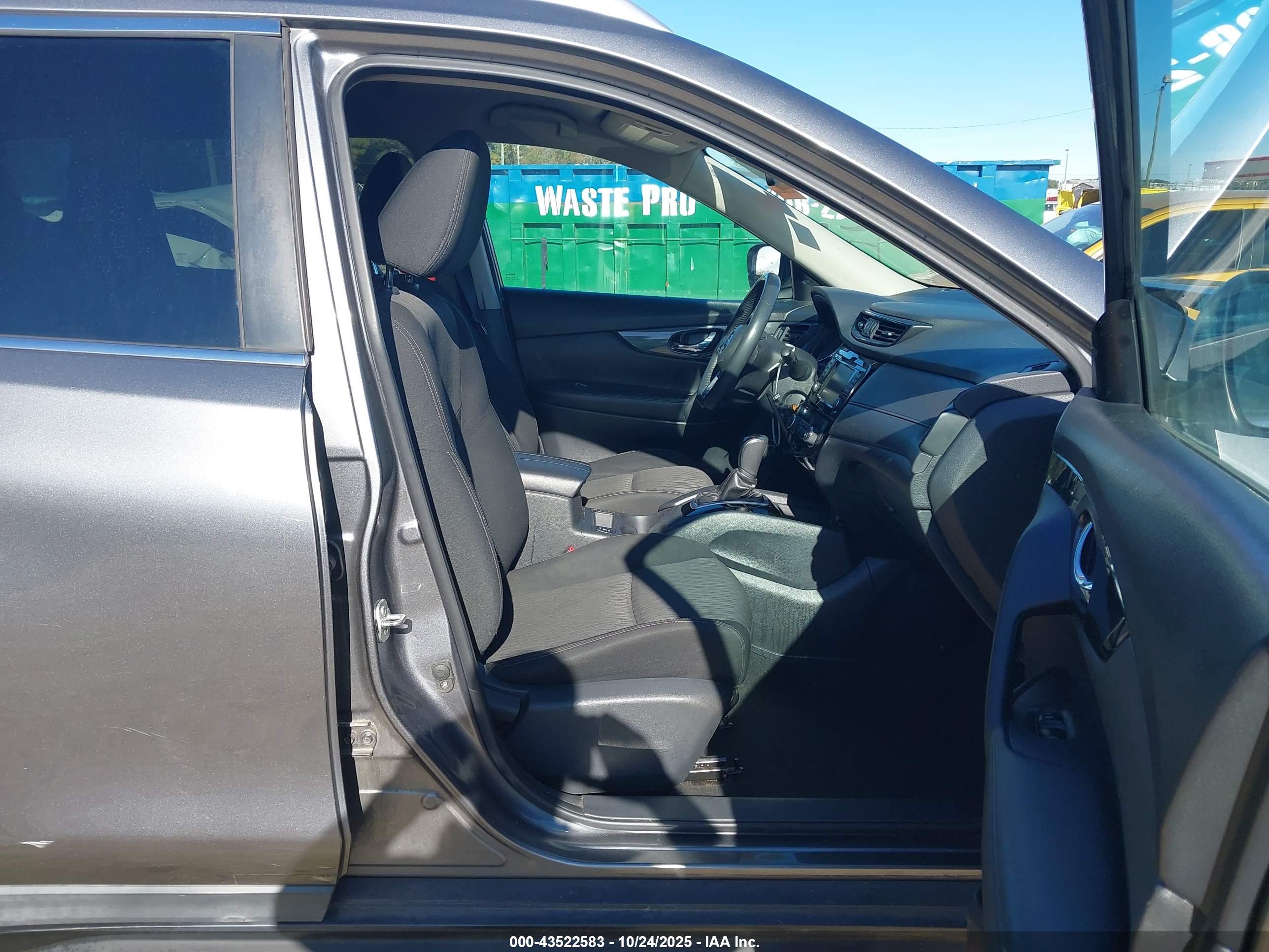 NISSAN ROGUE image 5