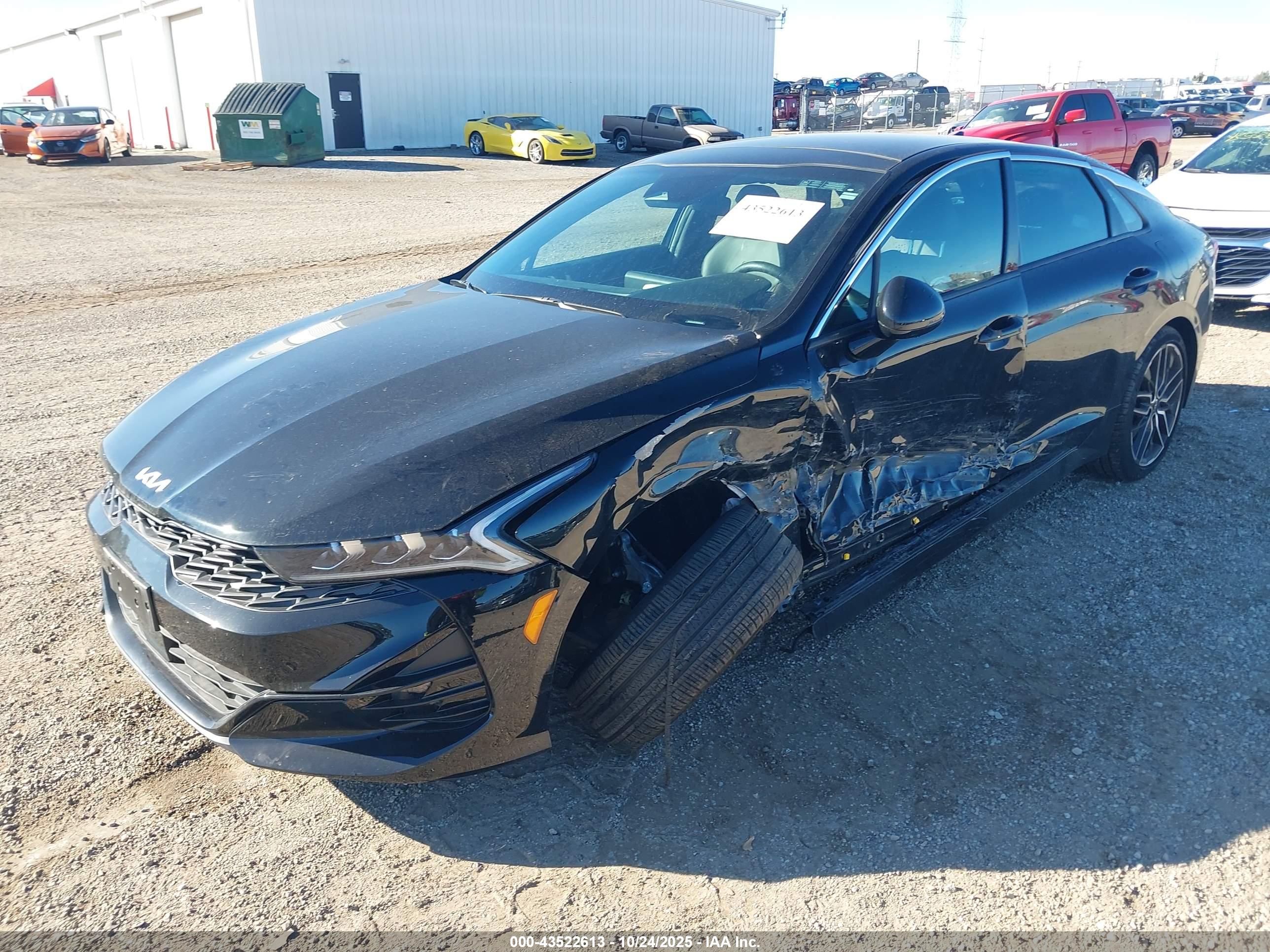 KIA K5 image 2