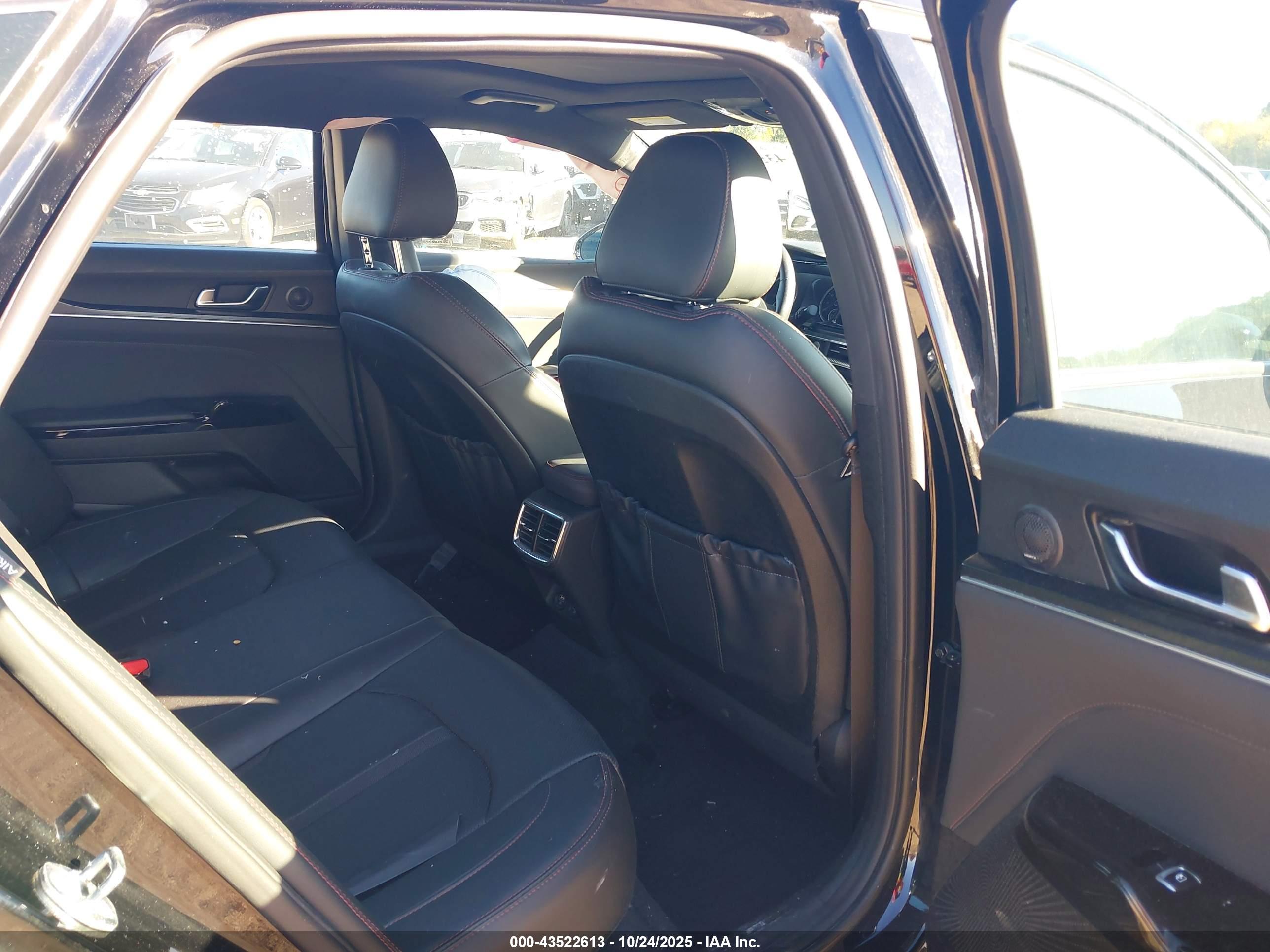KIA K5 image 8