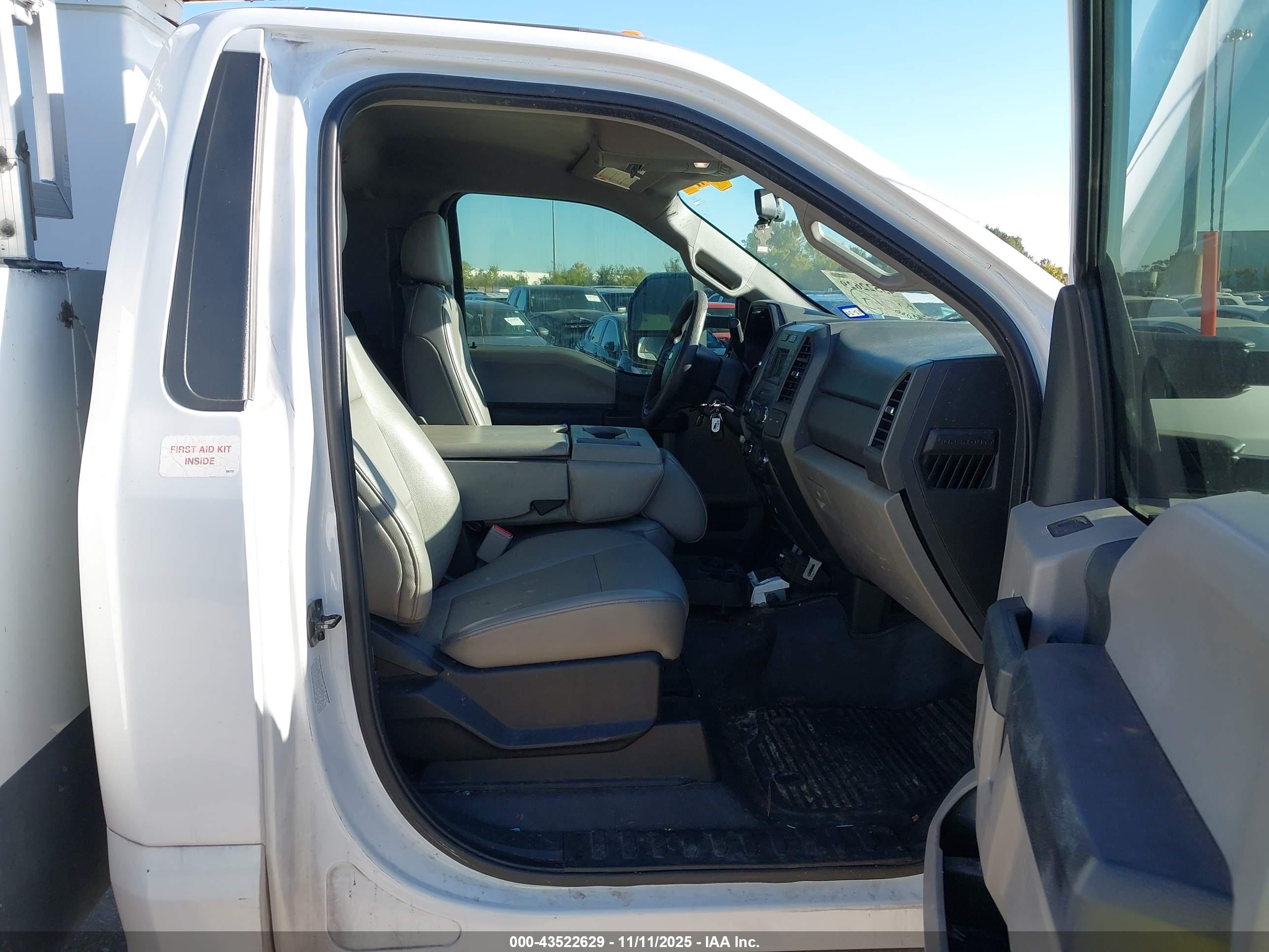 FORD F-450 image 7