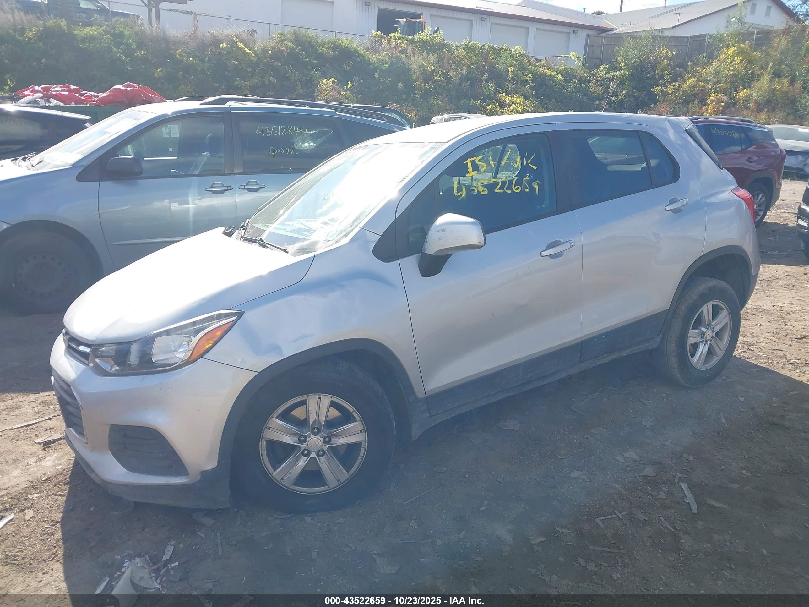 CHEVROLET TRAX image 2
