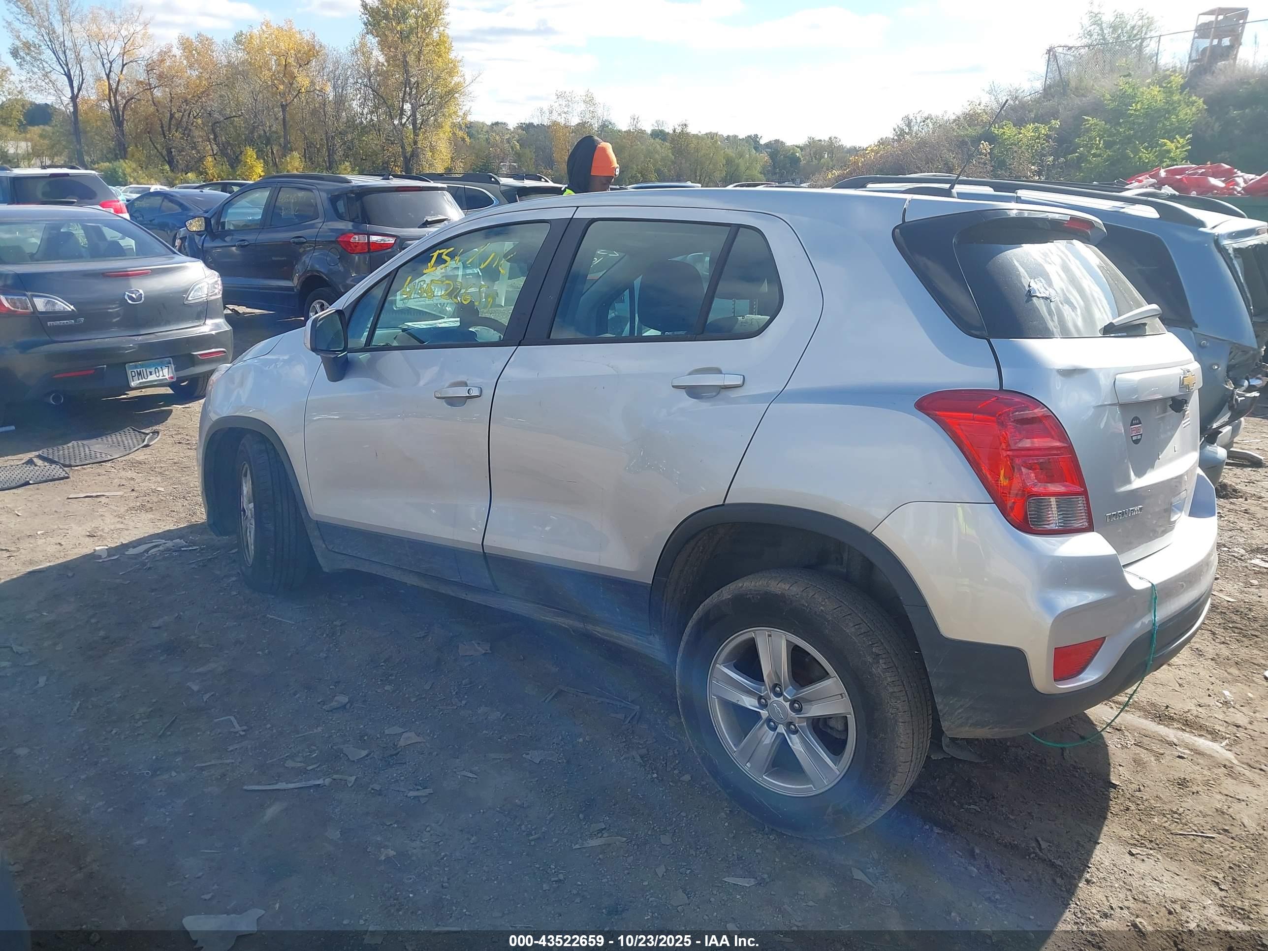 CHEVROLET TRAX image 3