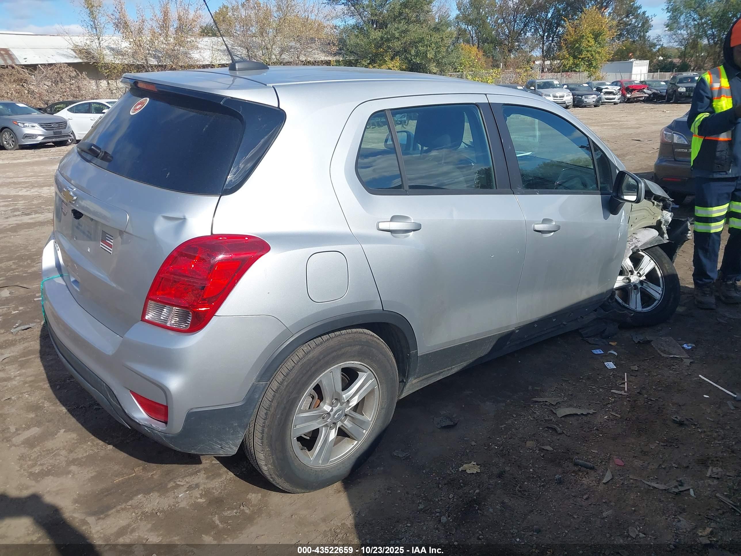 CHEVROLET TRAX image 4