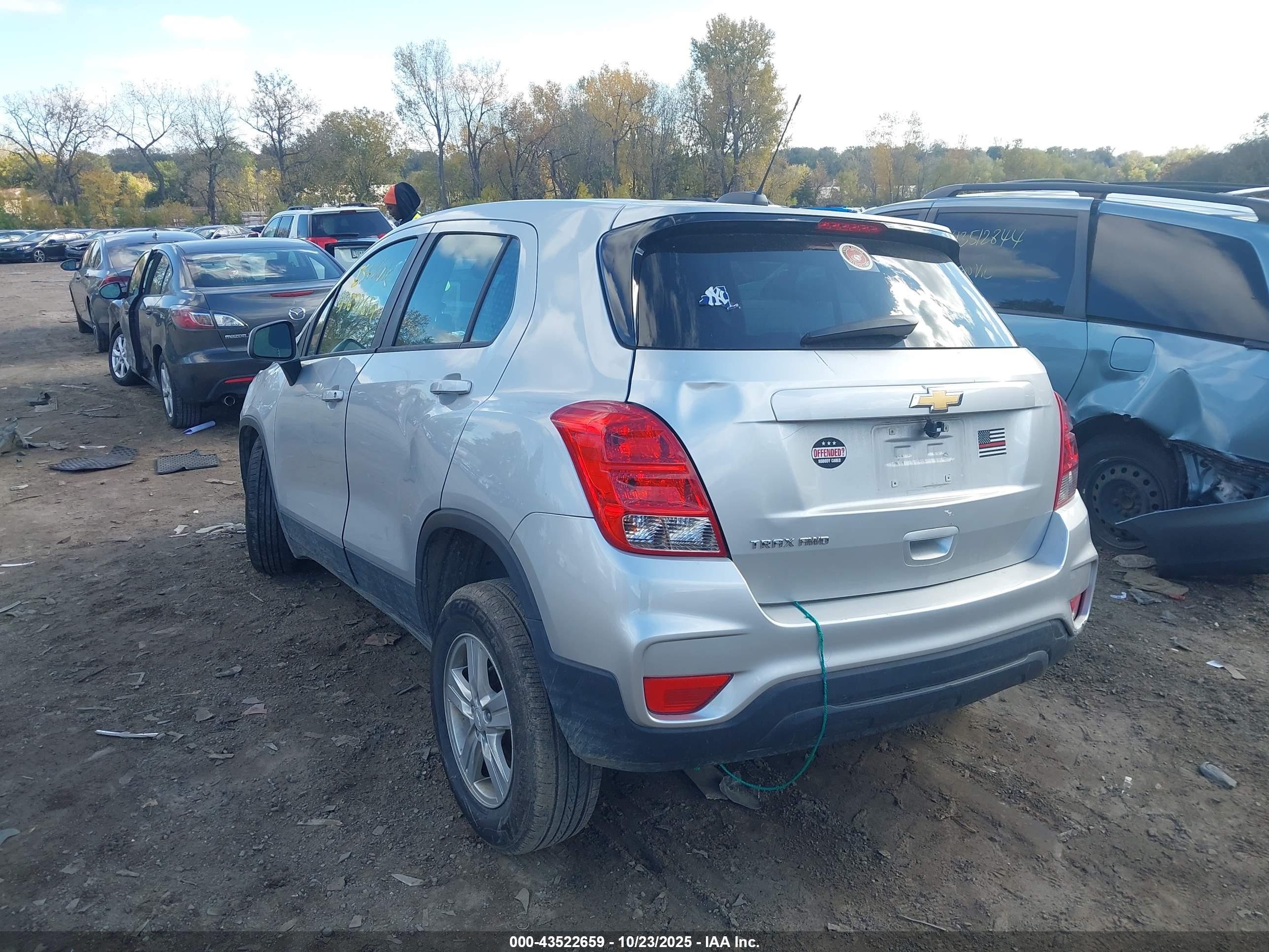 CHEVROLET TRAX image 6