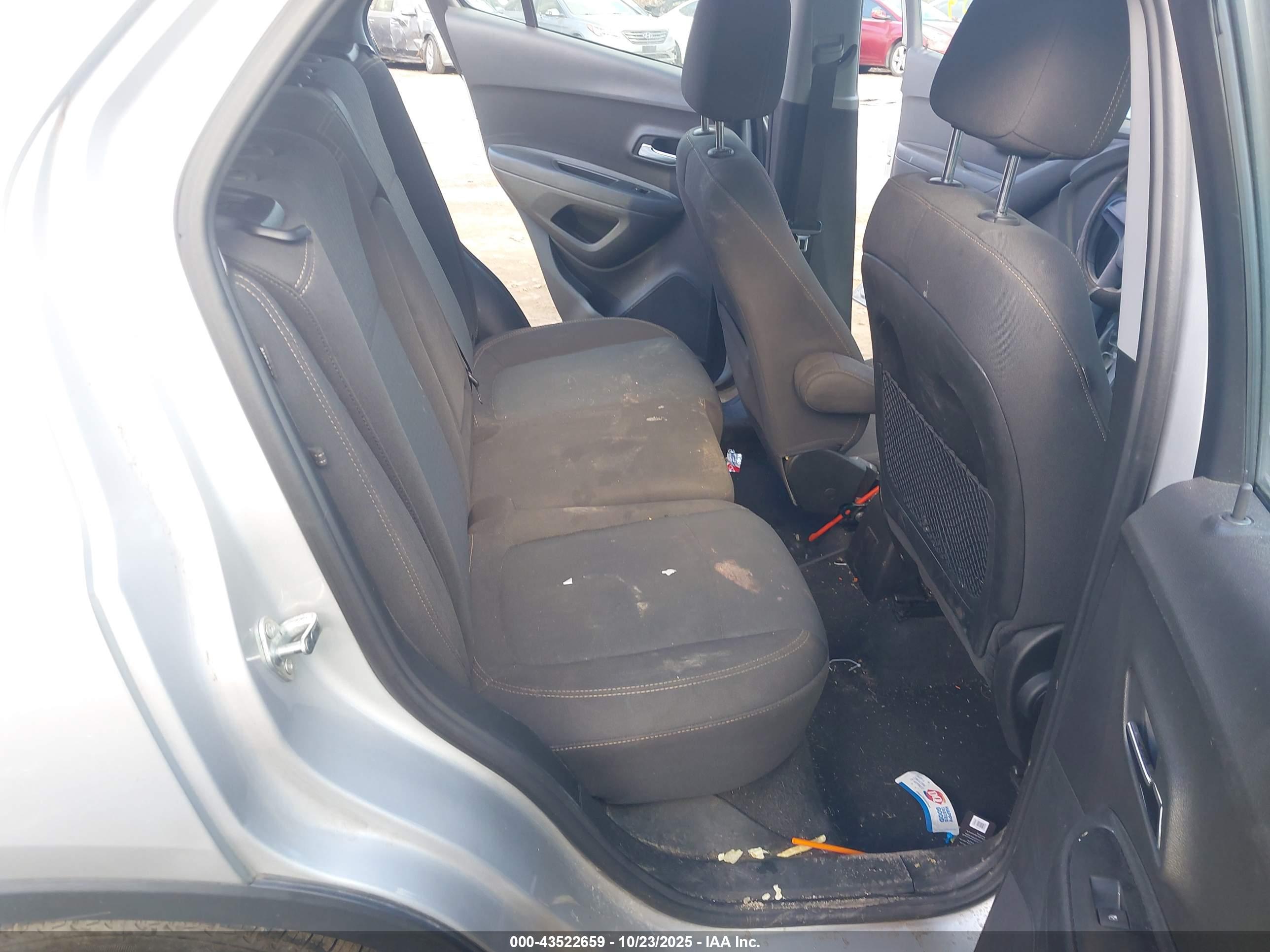 CHEVROLET TRAX image 8