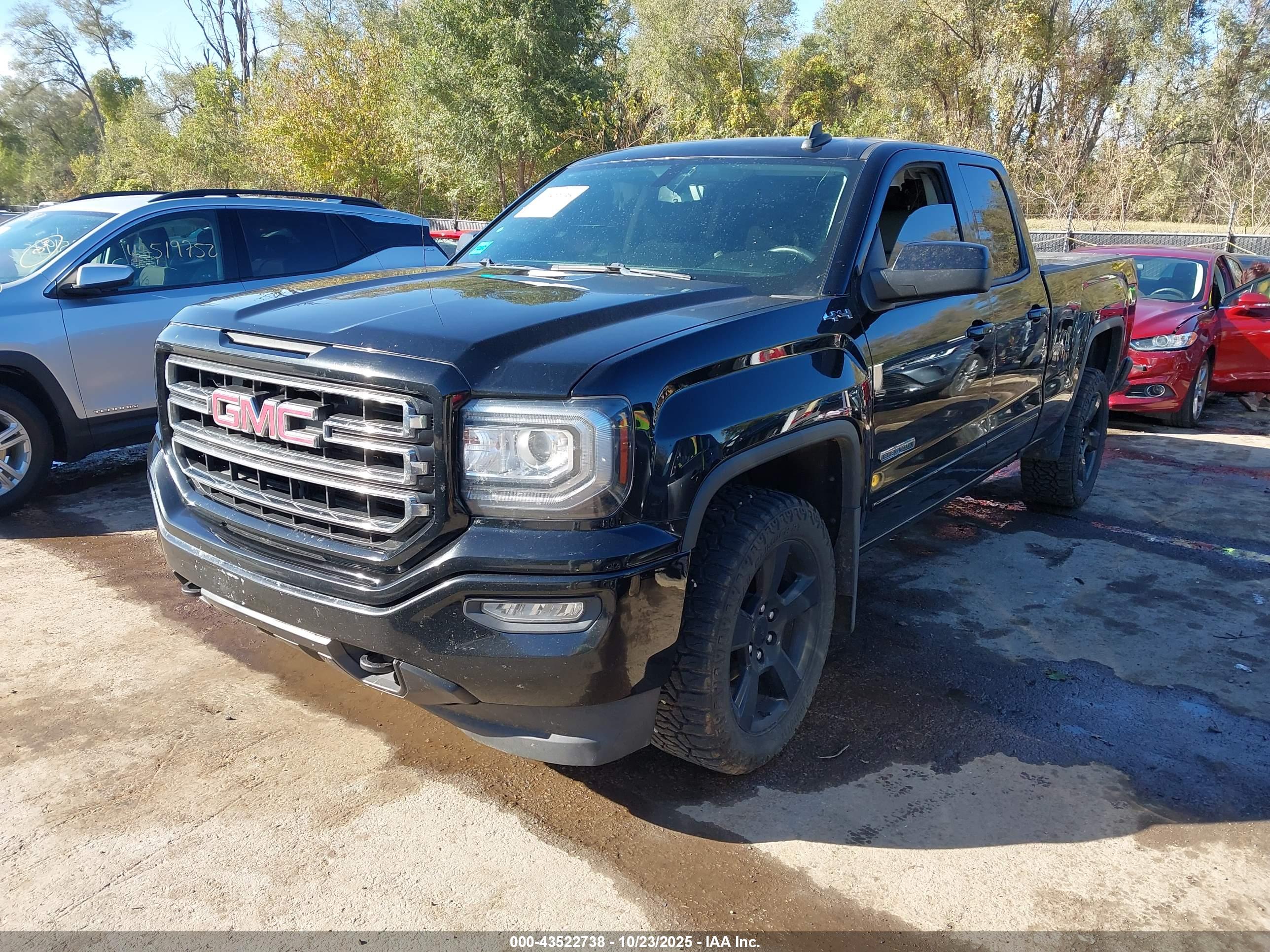 GMC SIERRA image 2