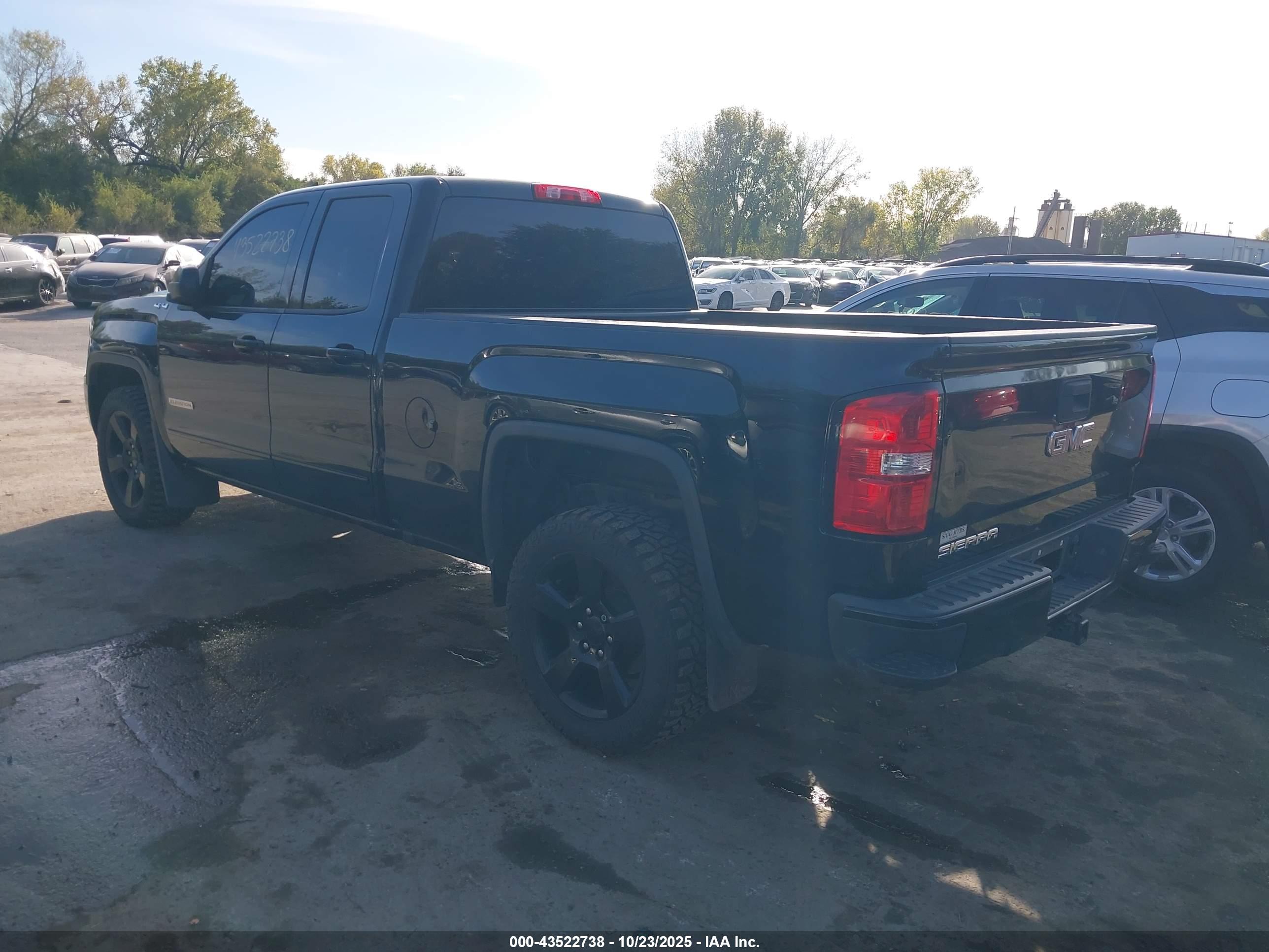 GMC SIERRA image 3