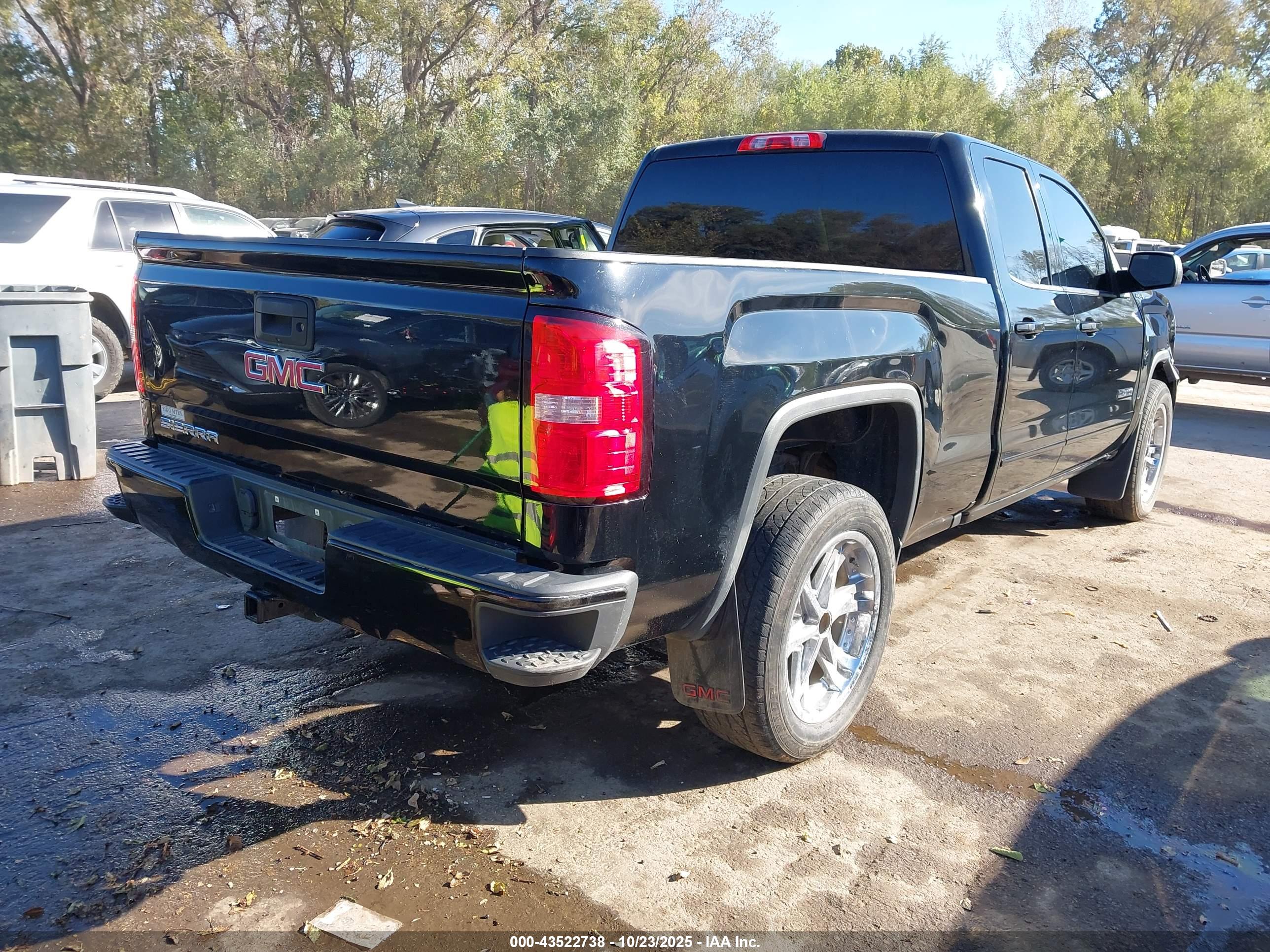 GMC SIERRA image 4