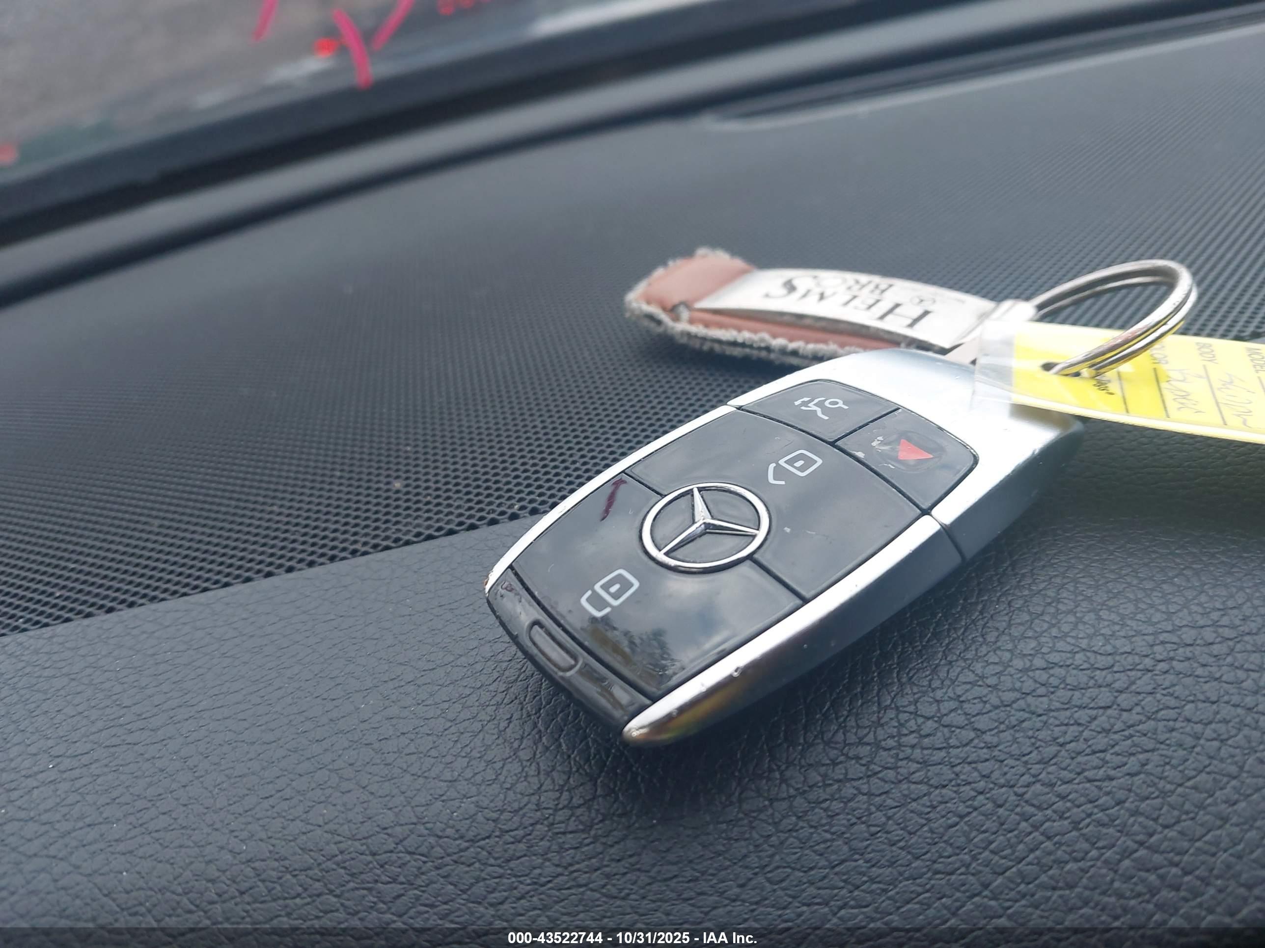 MERCEDES-BENZ E image 11