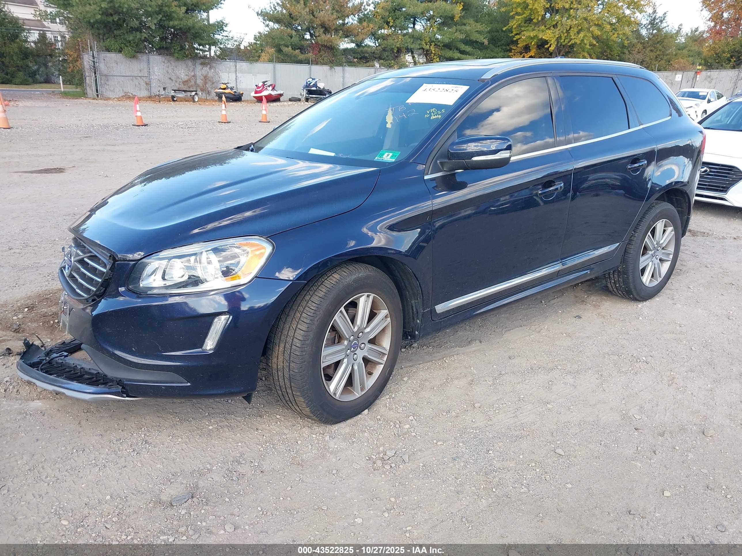 VOLVO XC60 image 2