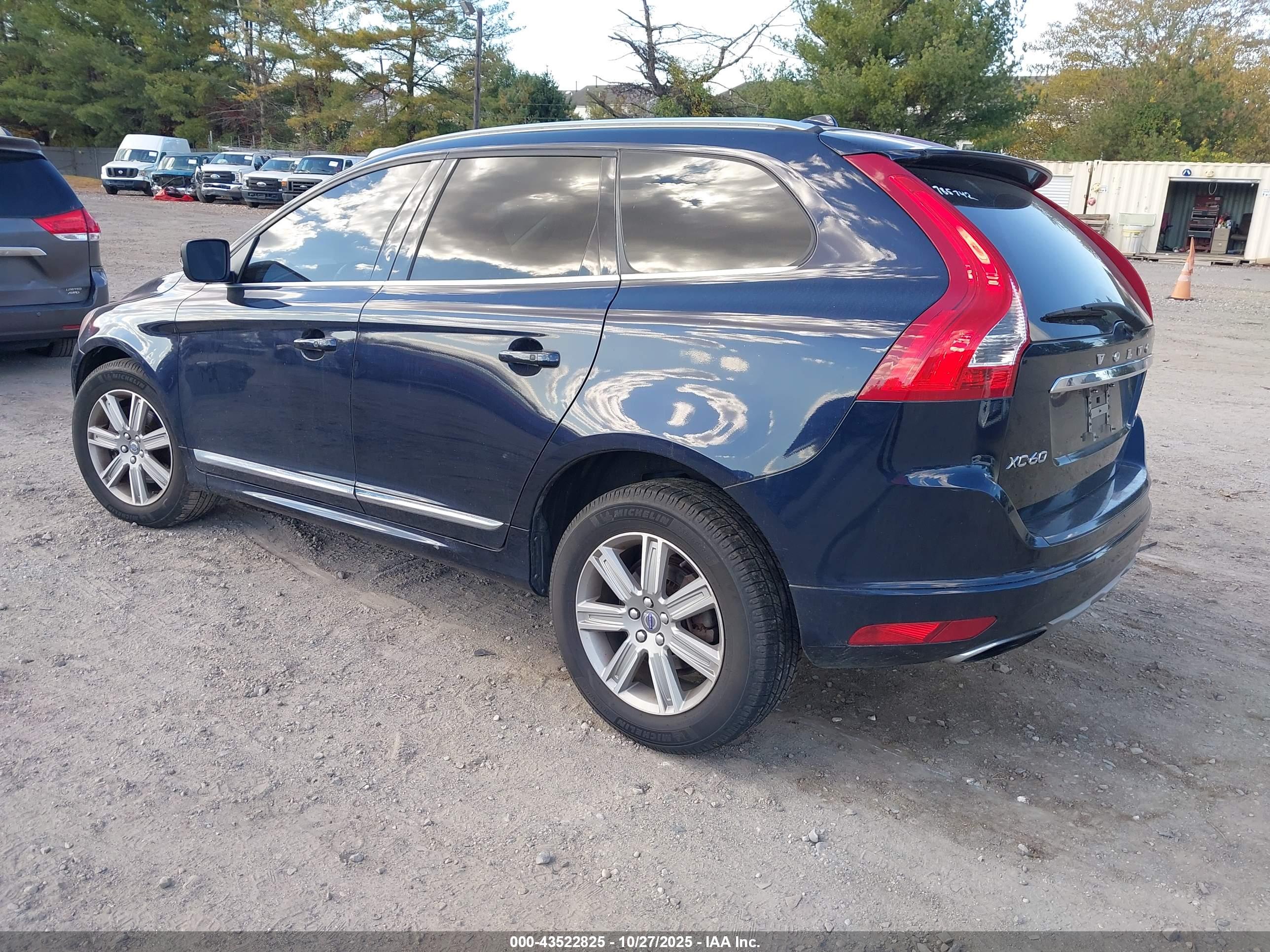 VOLVO XC60 image 3