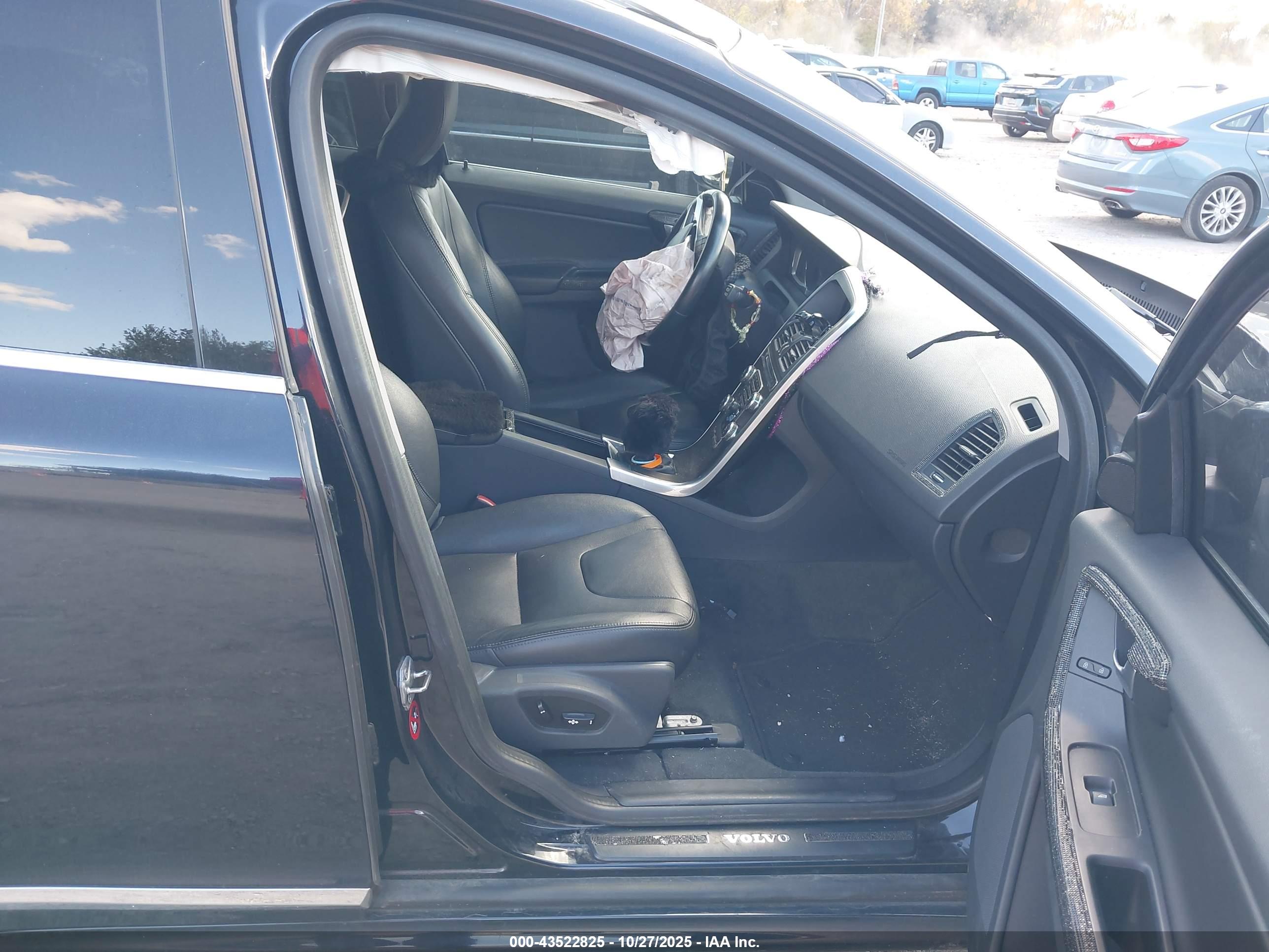 VOLVO XC60 image 5