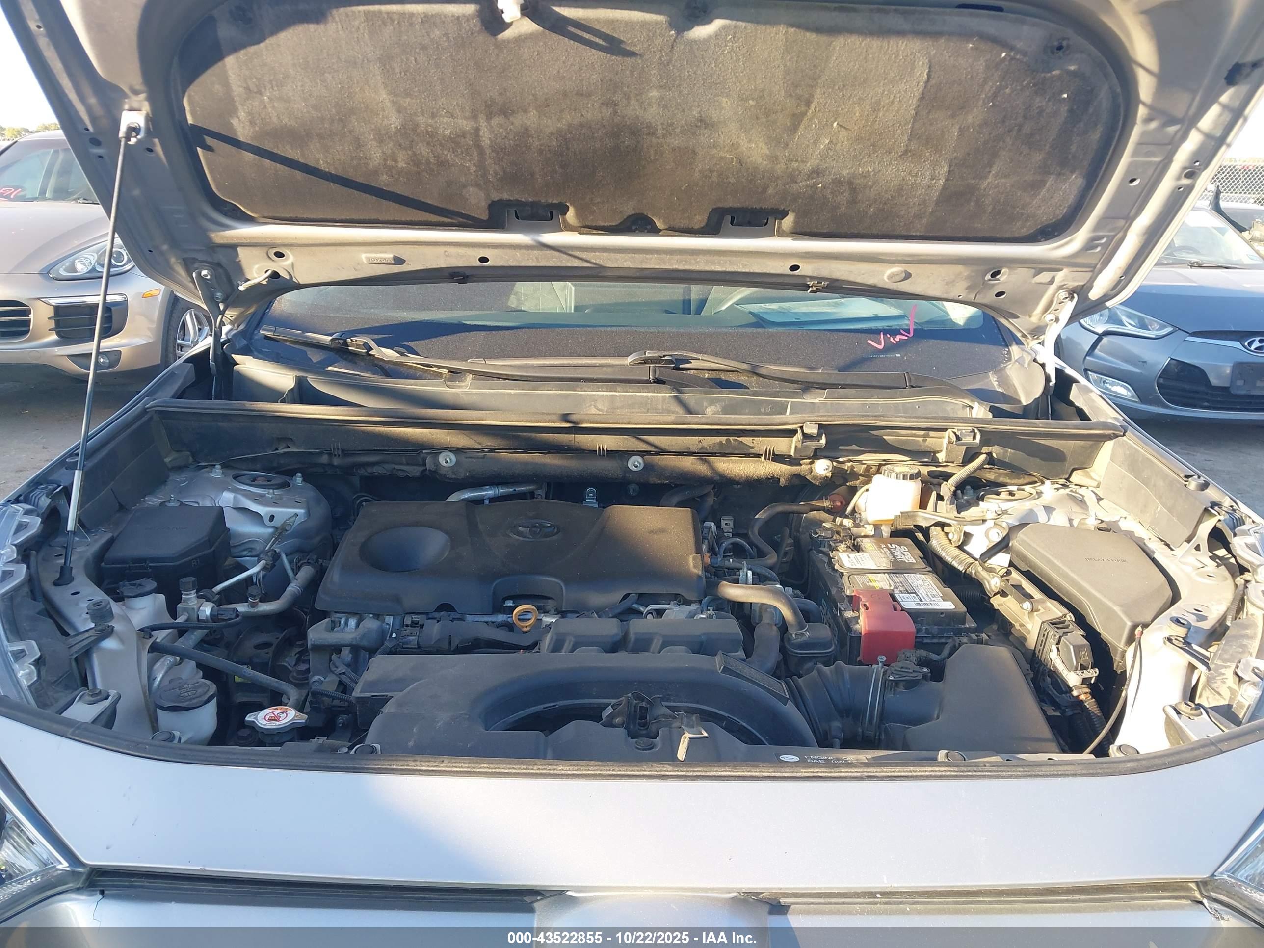 TOYOTA RAV4 image 10