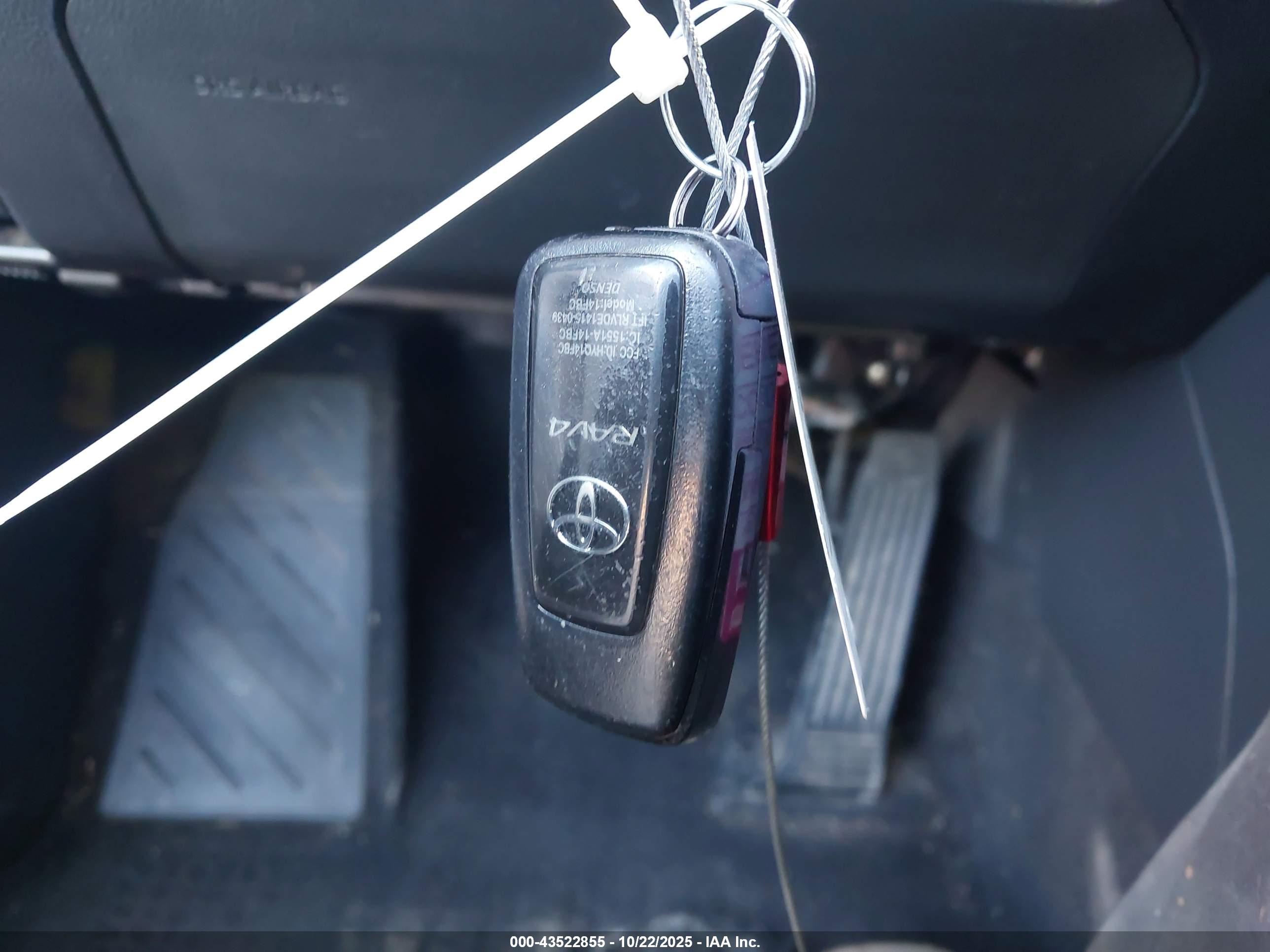 TOYOTA RAV4 image 11
