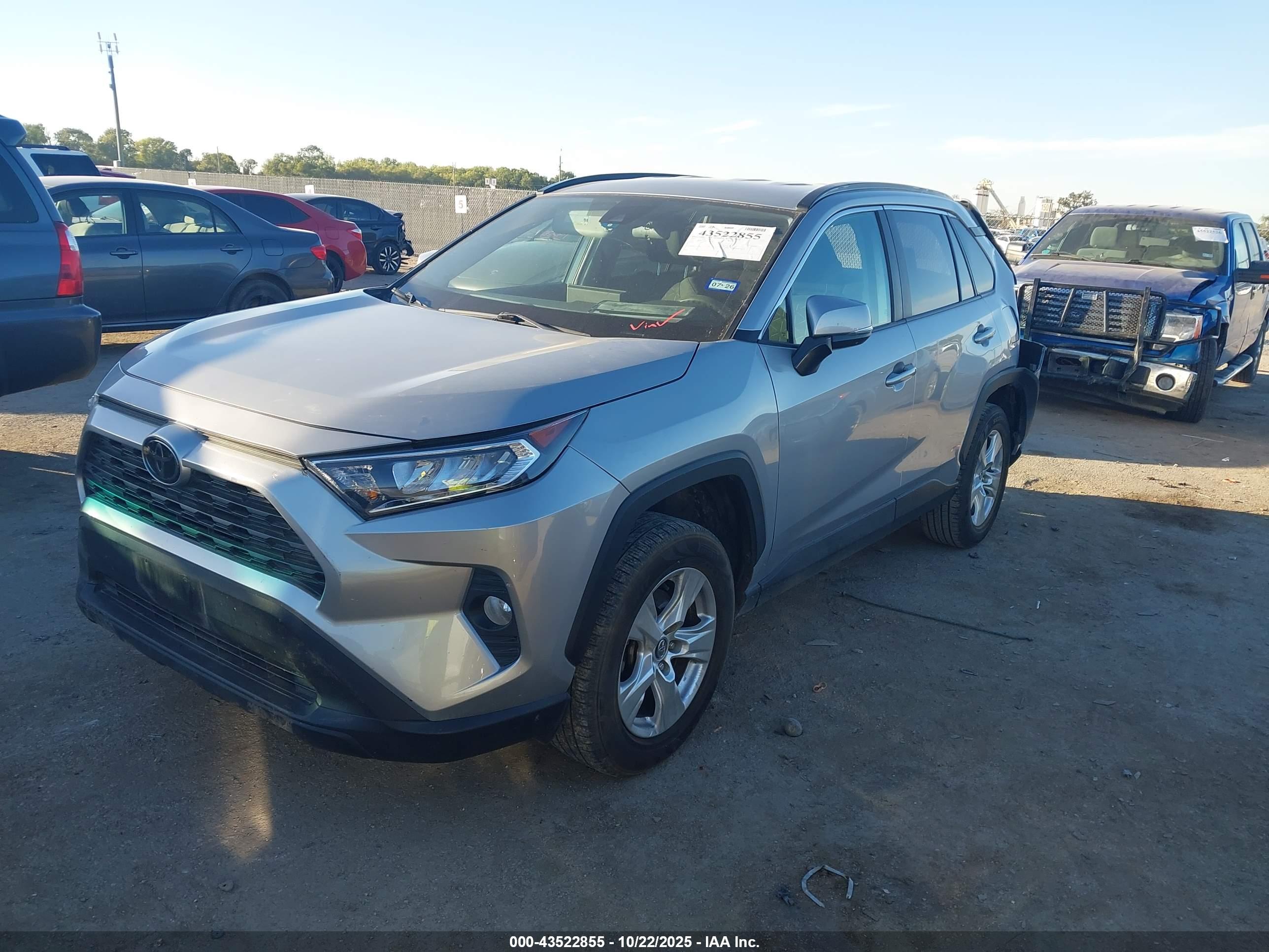 TOYOTA RAV4 image 2