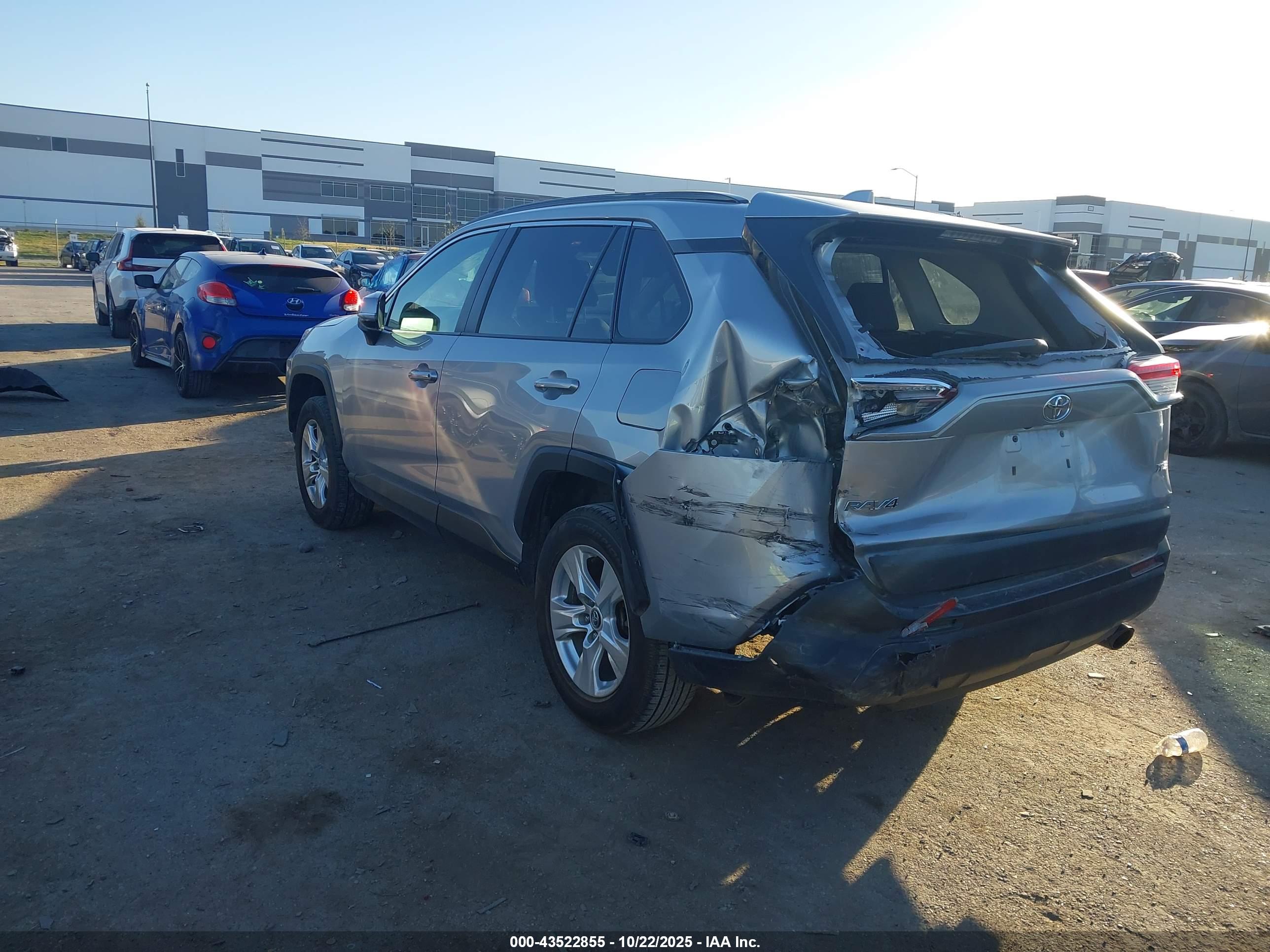 TOYOTA RAV4 image 3