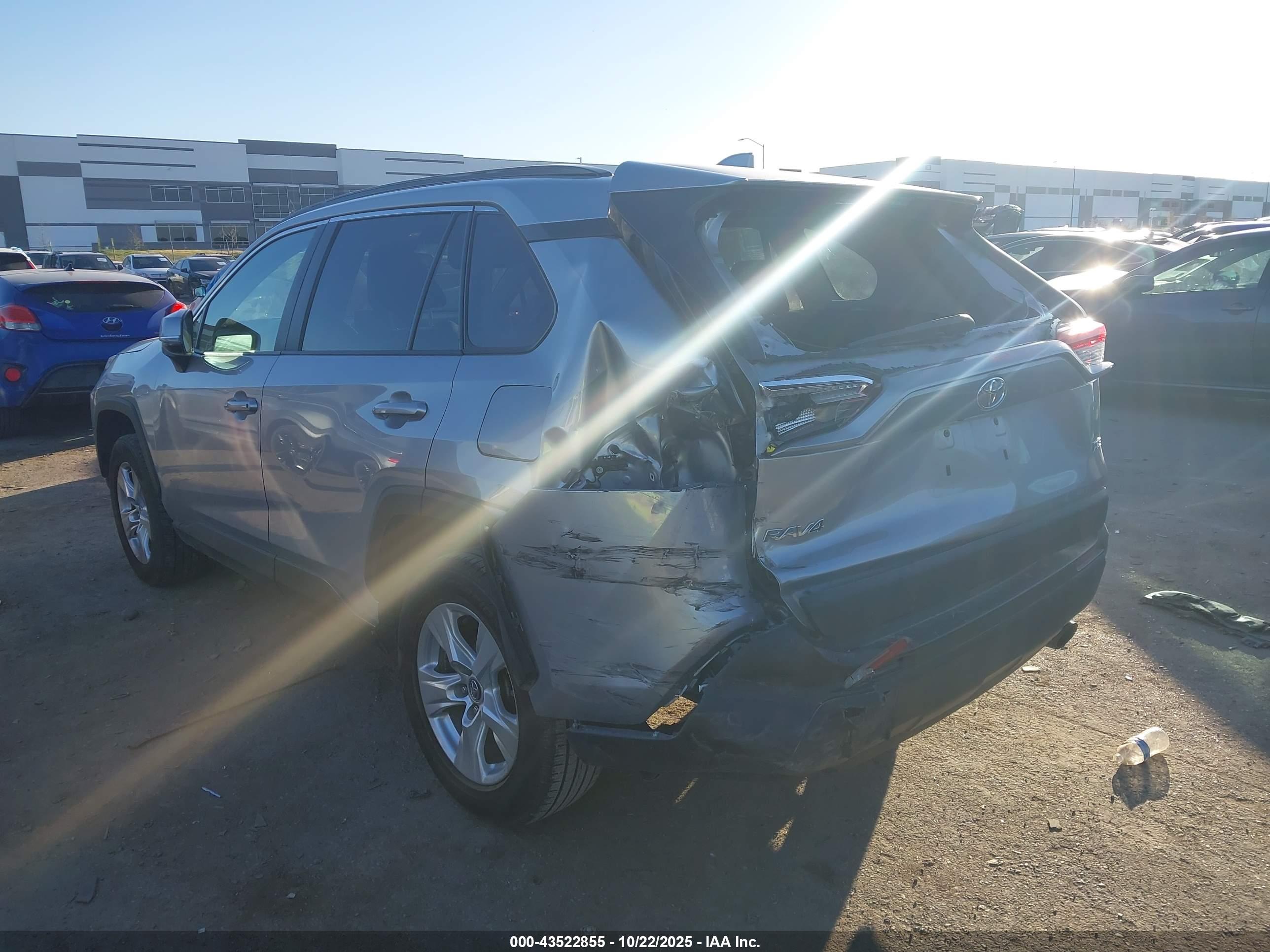 TOYOTA RAV4 image 6