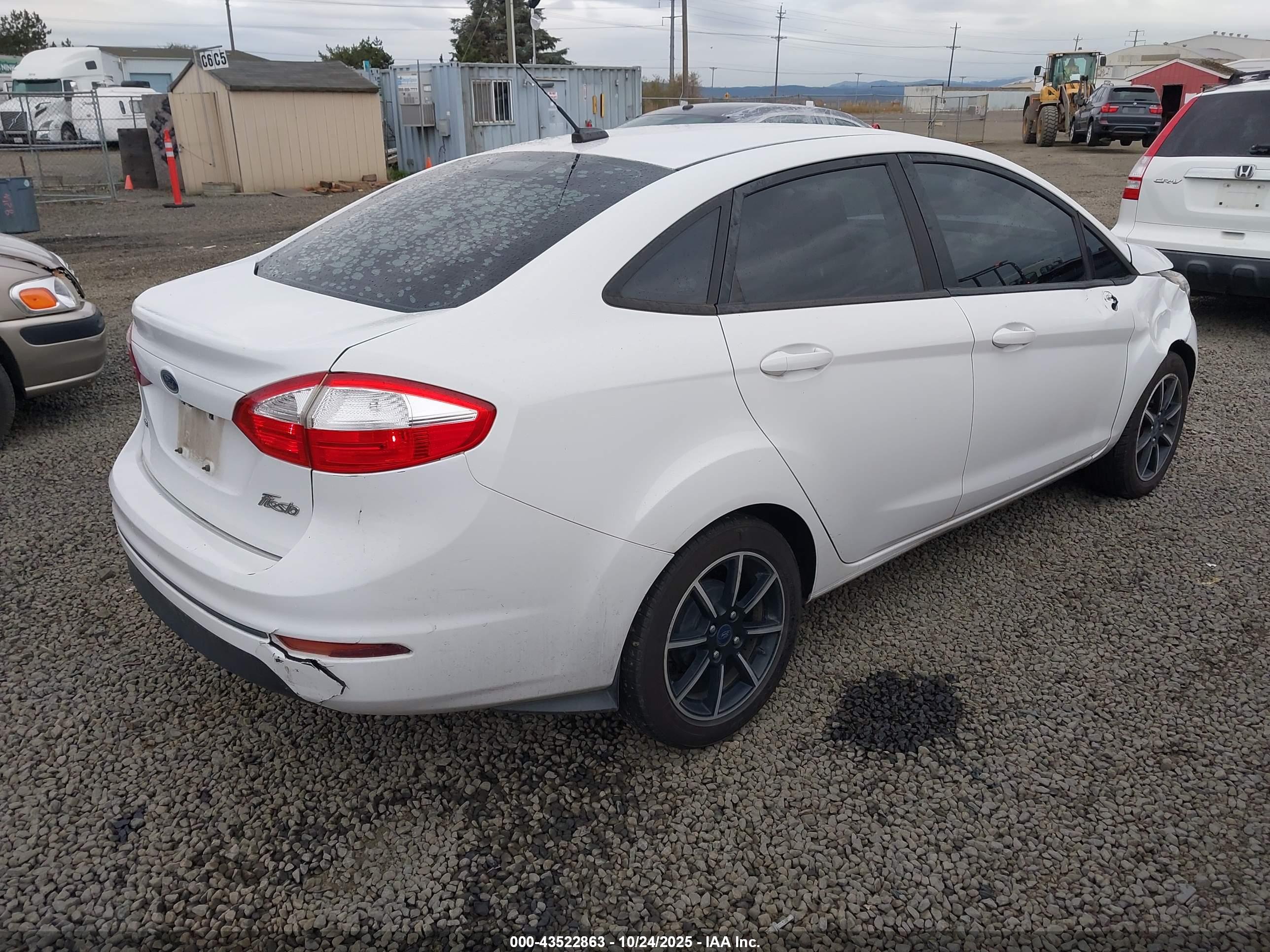 FORD FIESTA image 4