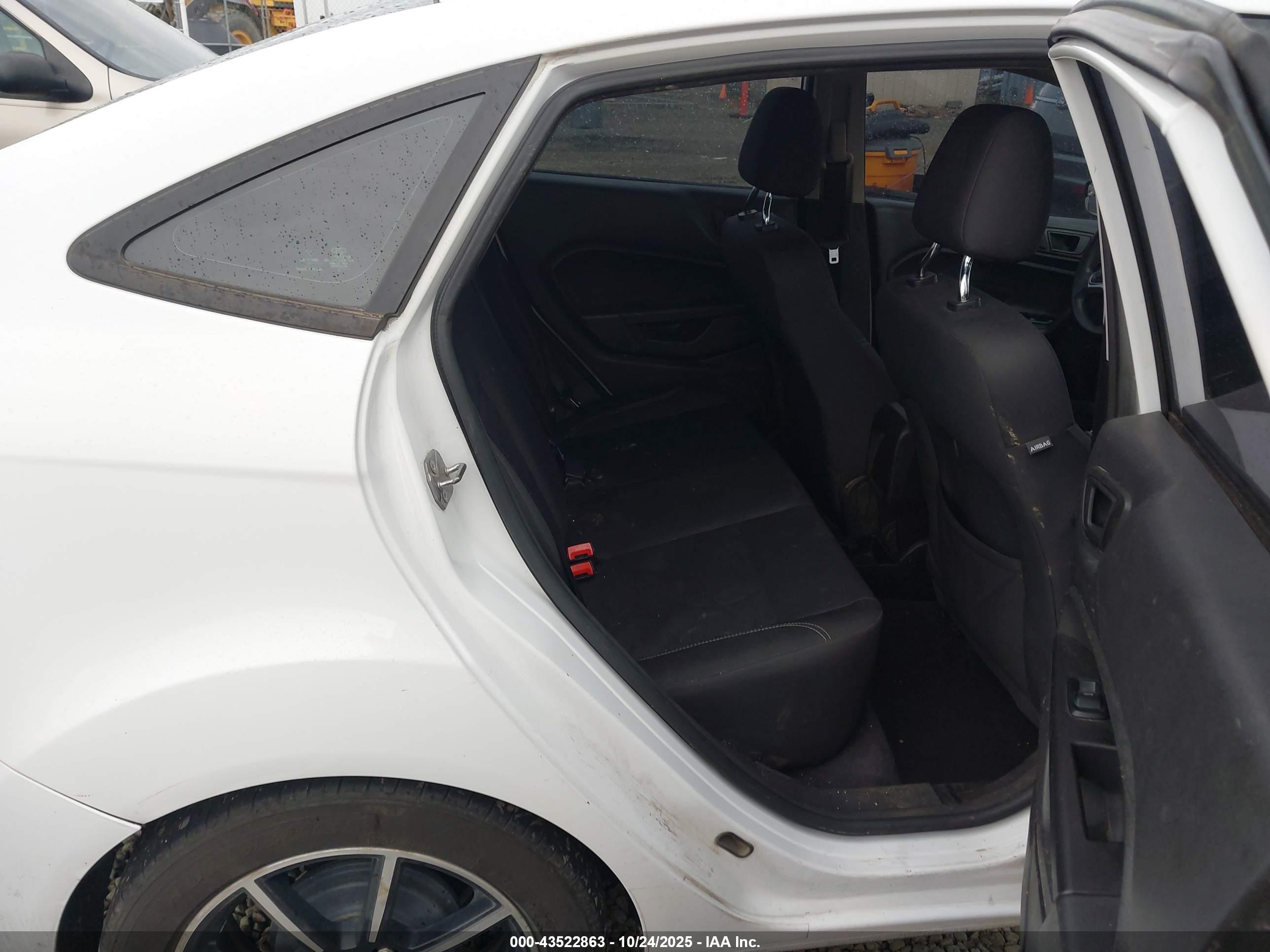 FORD FIESTA image 8