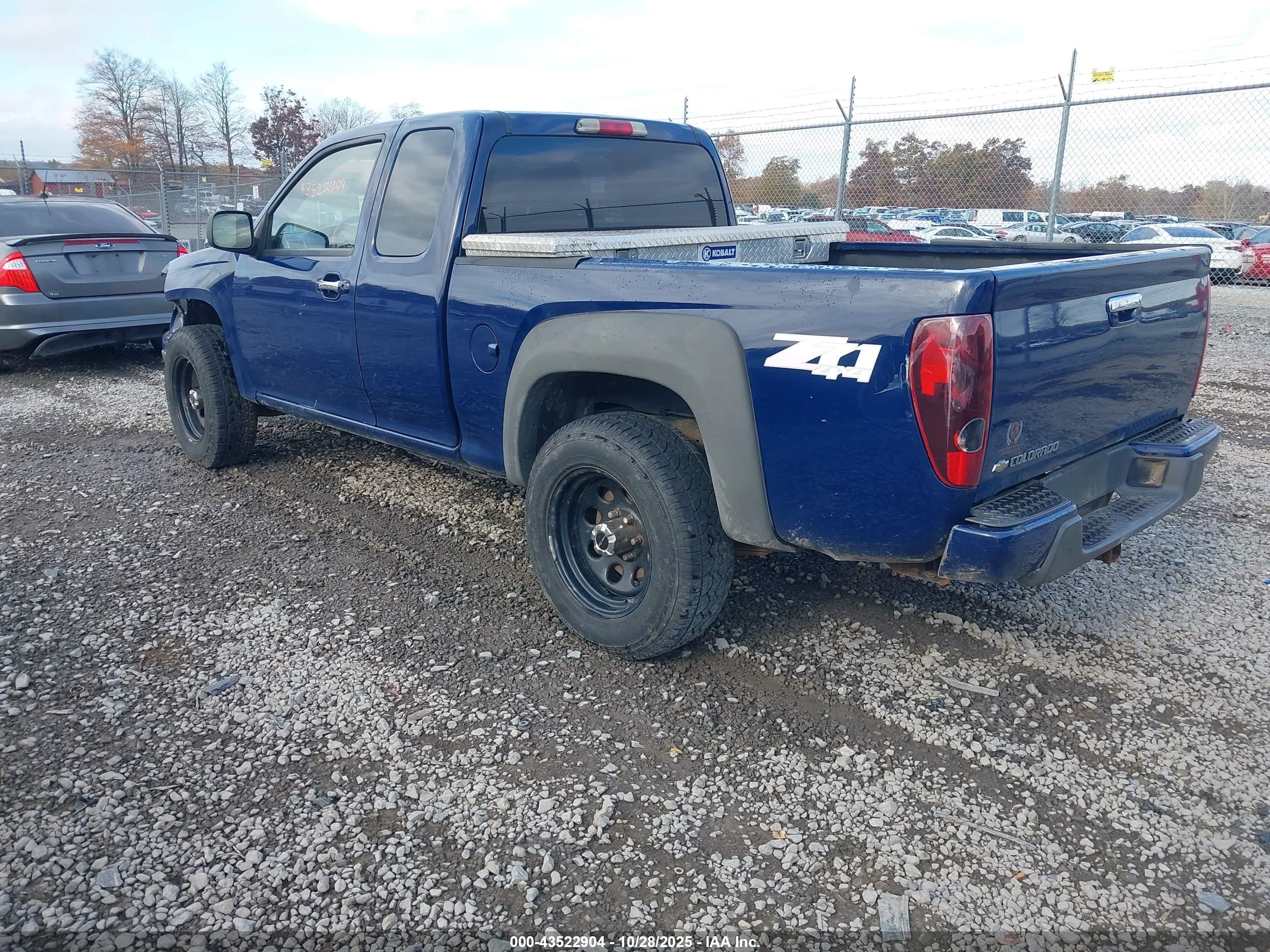 CHEVROLET COLORADO image 3
