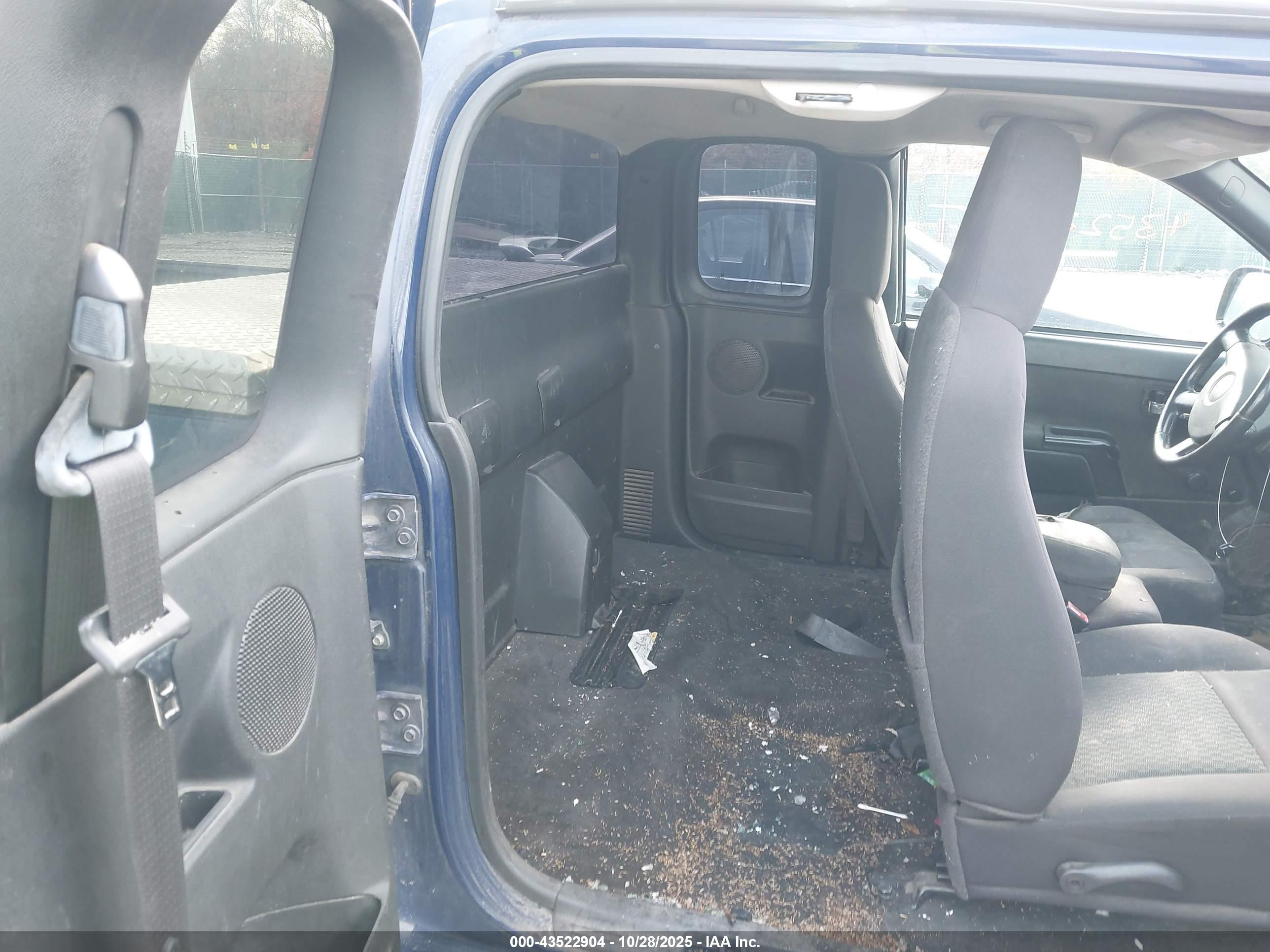 CHEVROLET COLORADO image 8