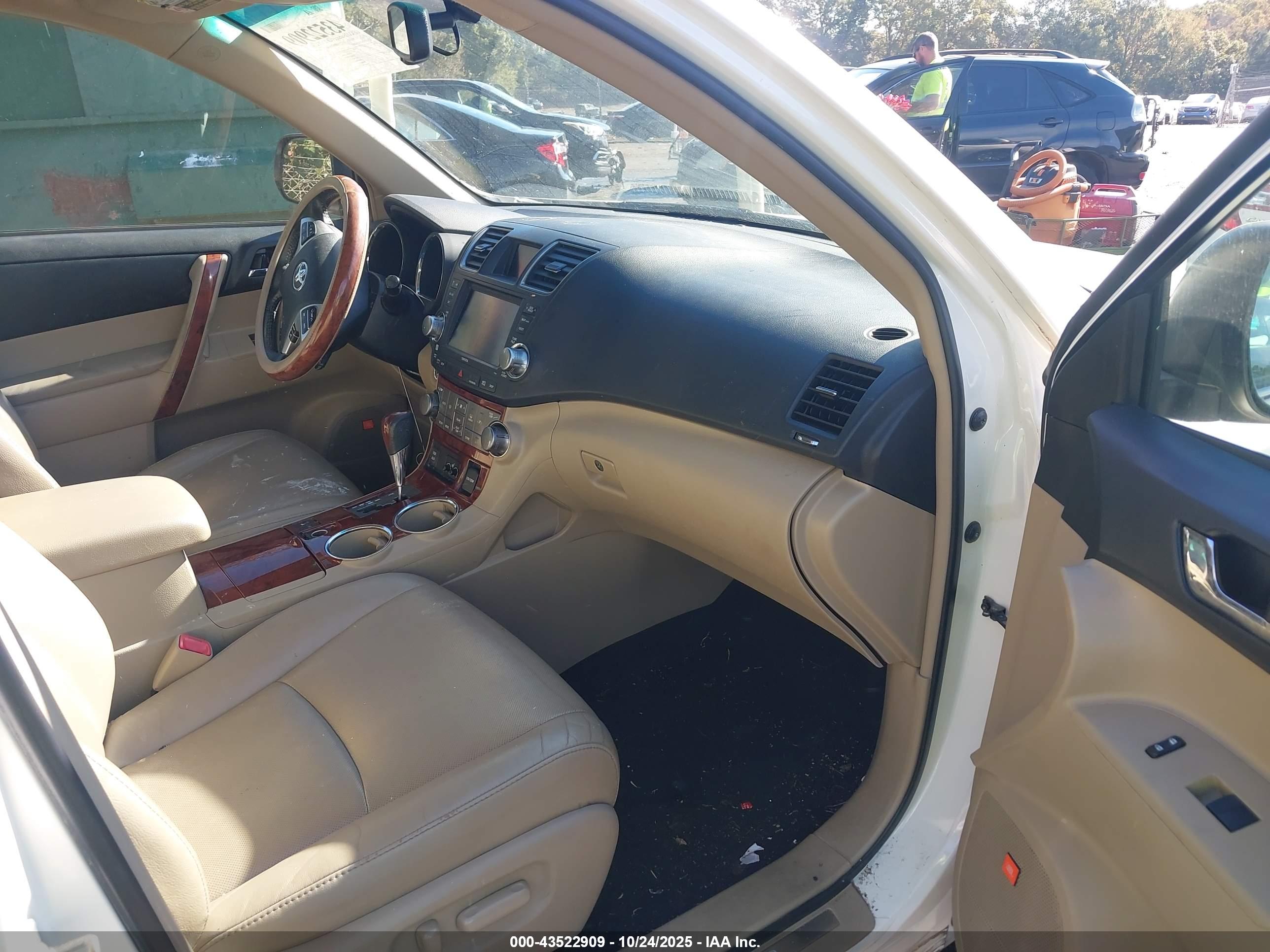 TOYOTA HIGHLANDER image 5
