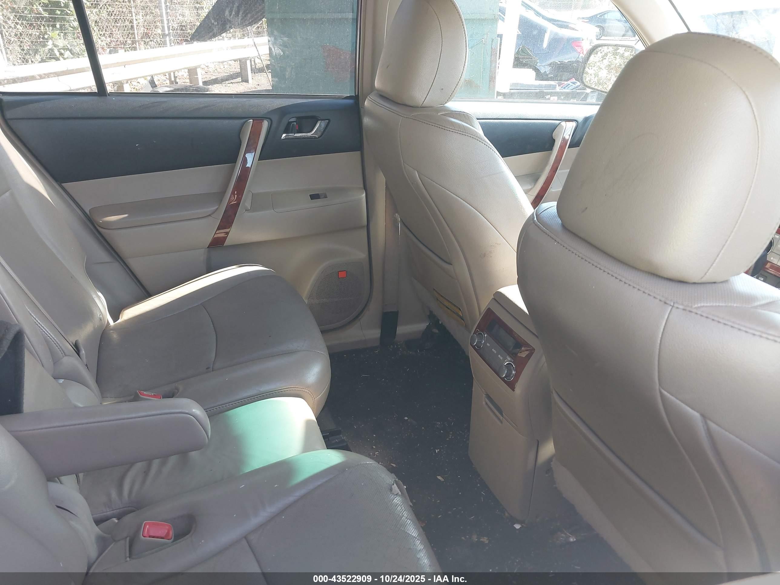 TOYOTA HIGHLANDER image 8