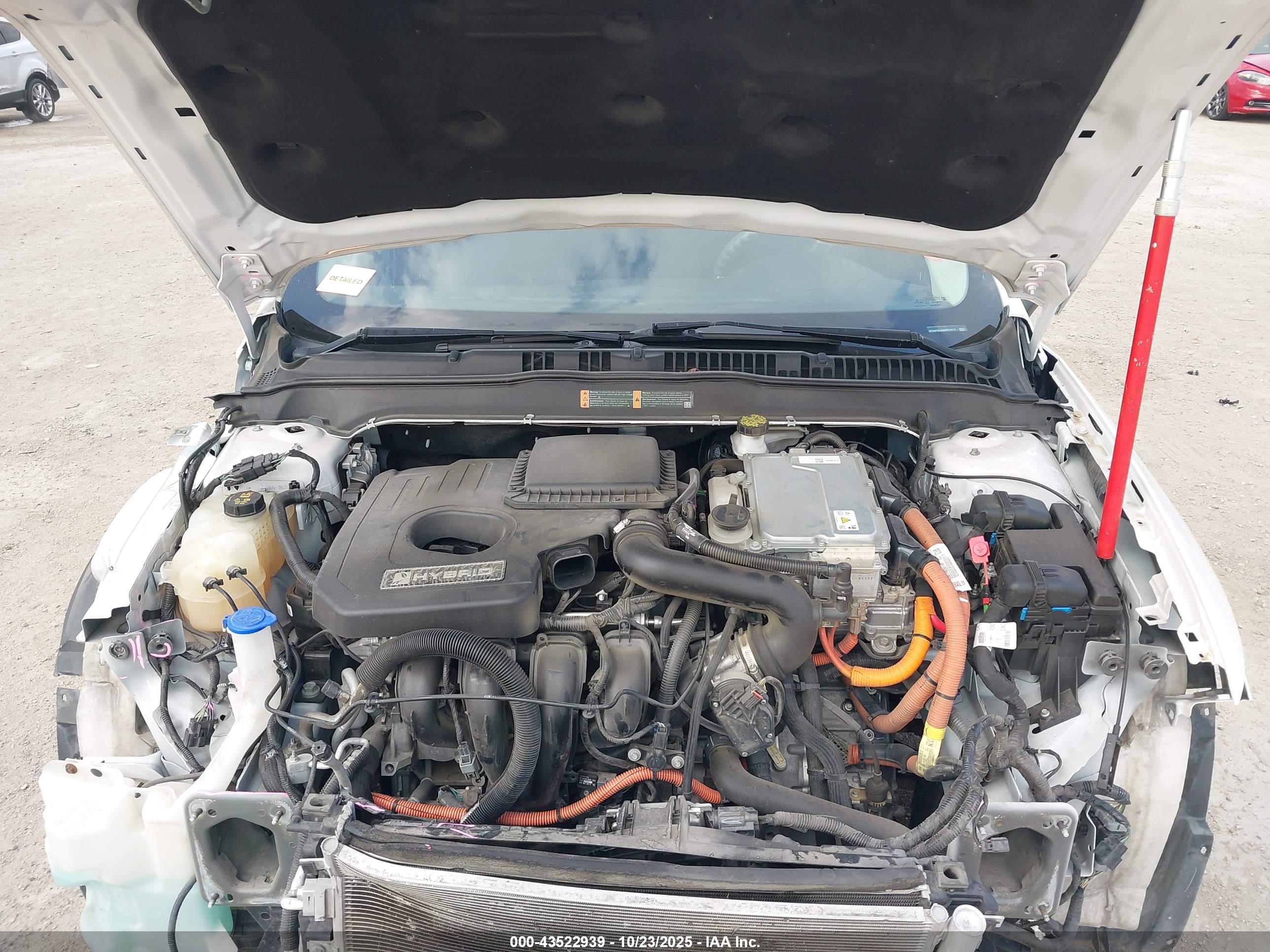 FORD FUSION image 10