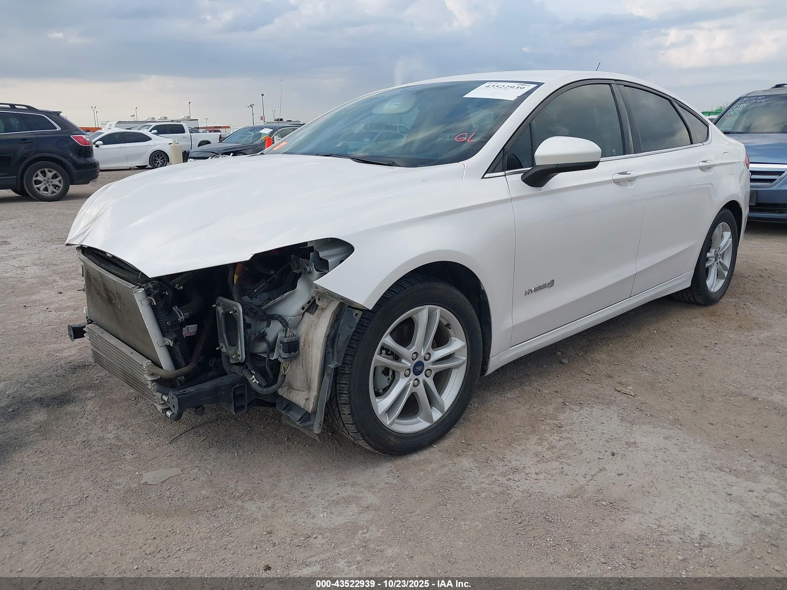 FORD FUSION image 2