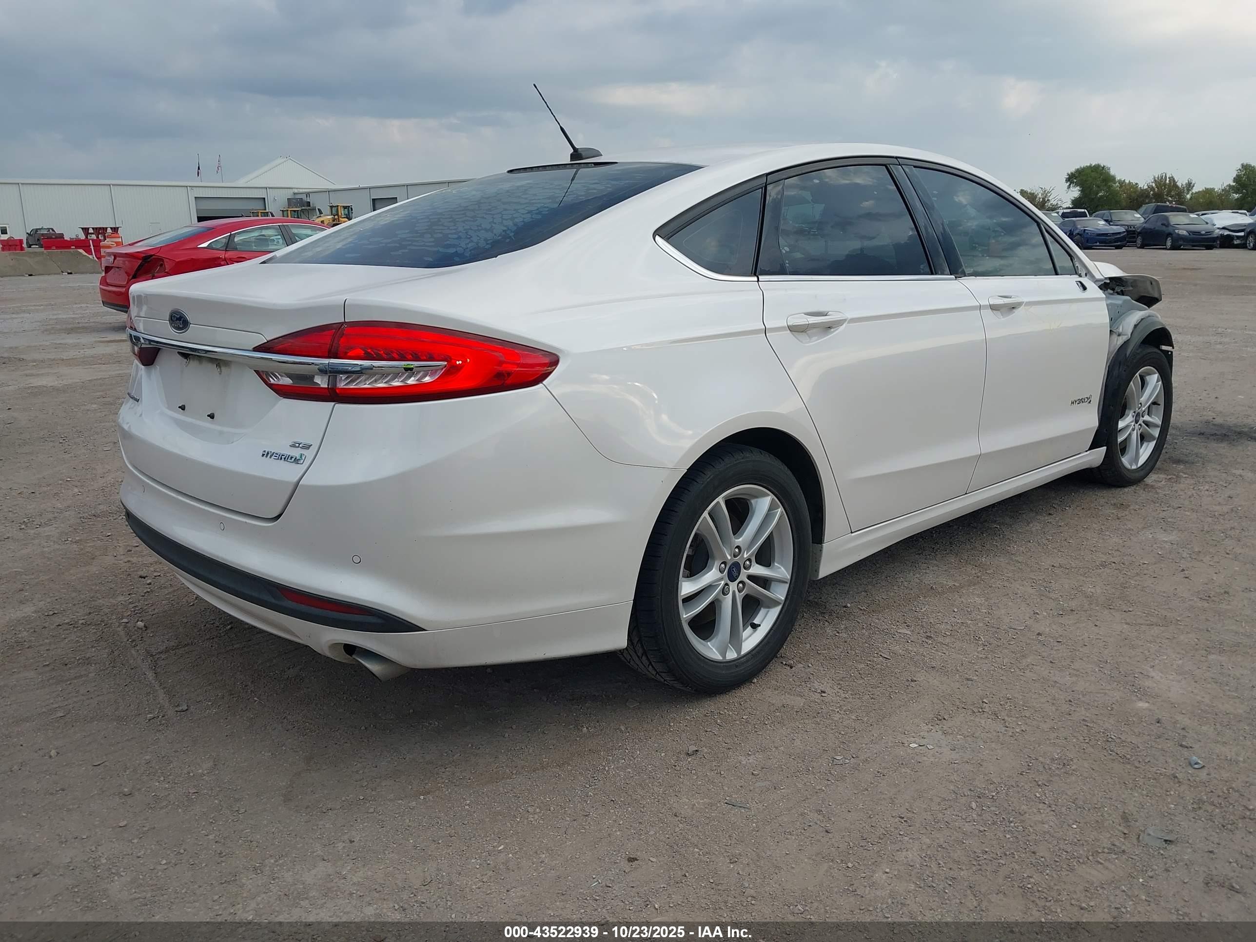 FORD FUSION image 4