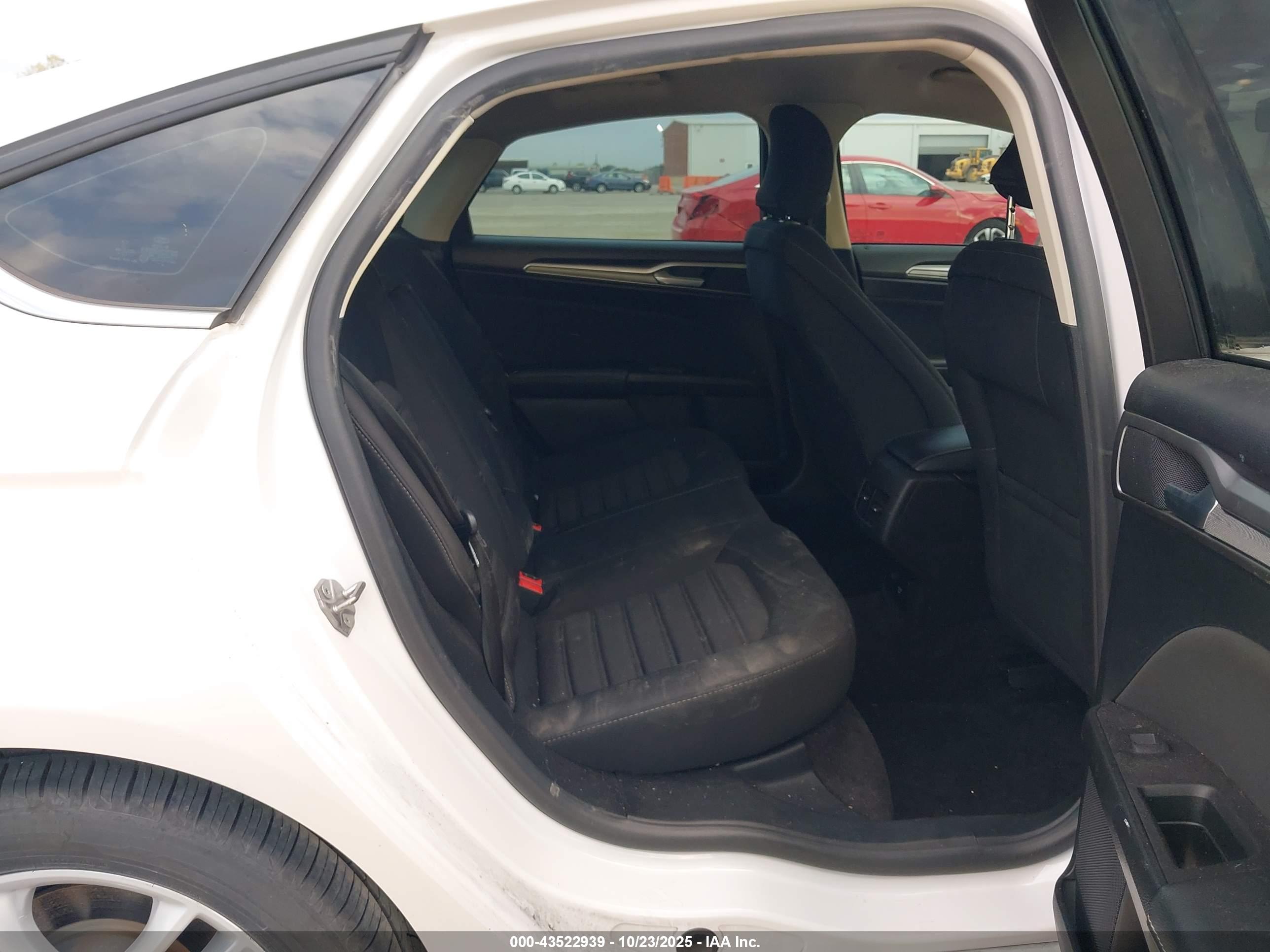 FORD FUSION image 8