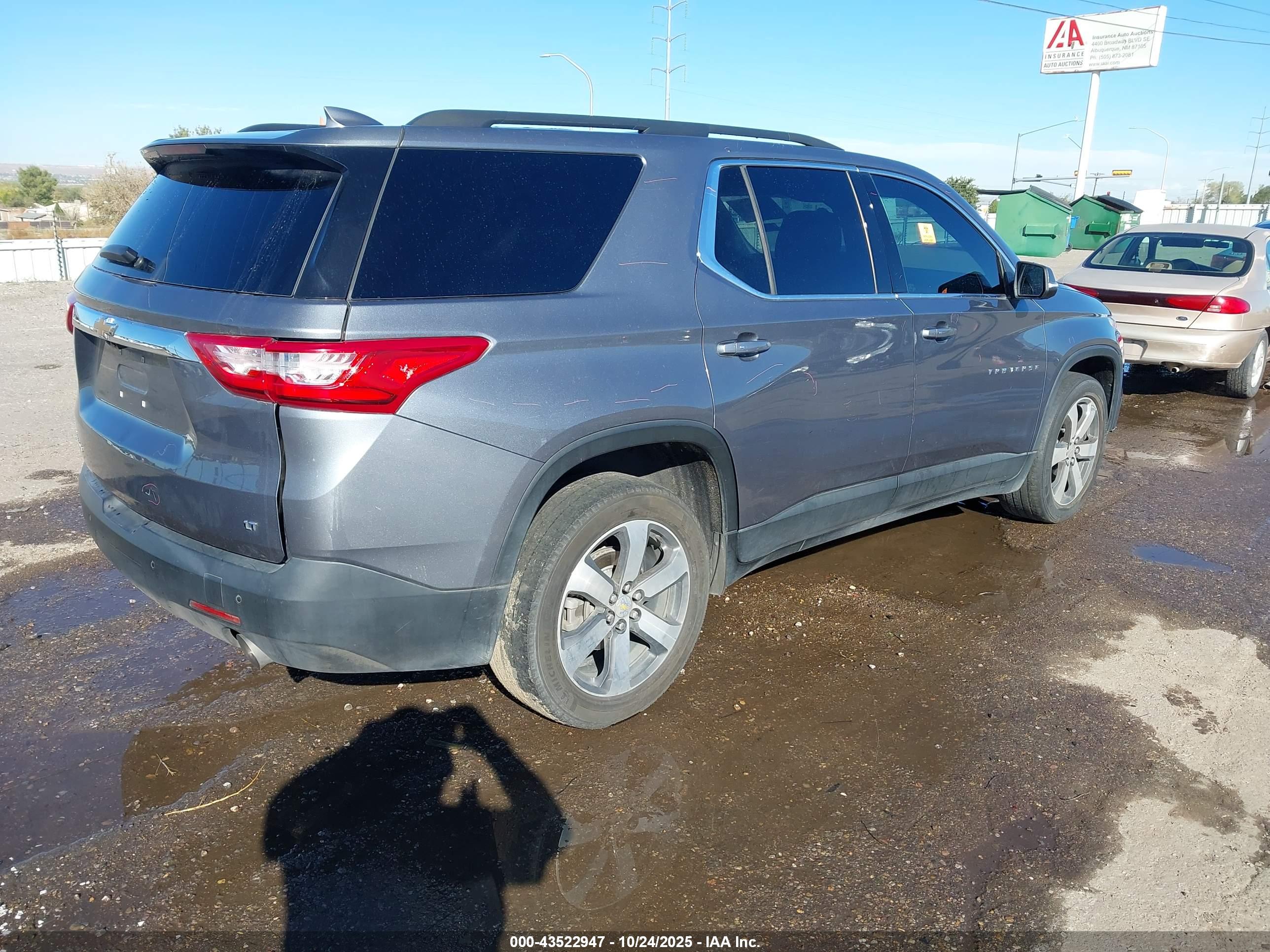 CHEVROLET TRAVERSE image 4