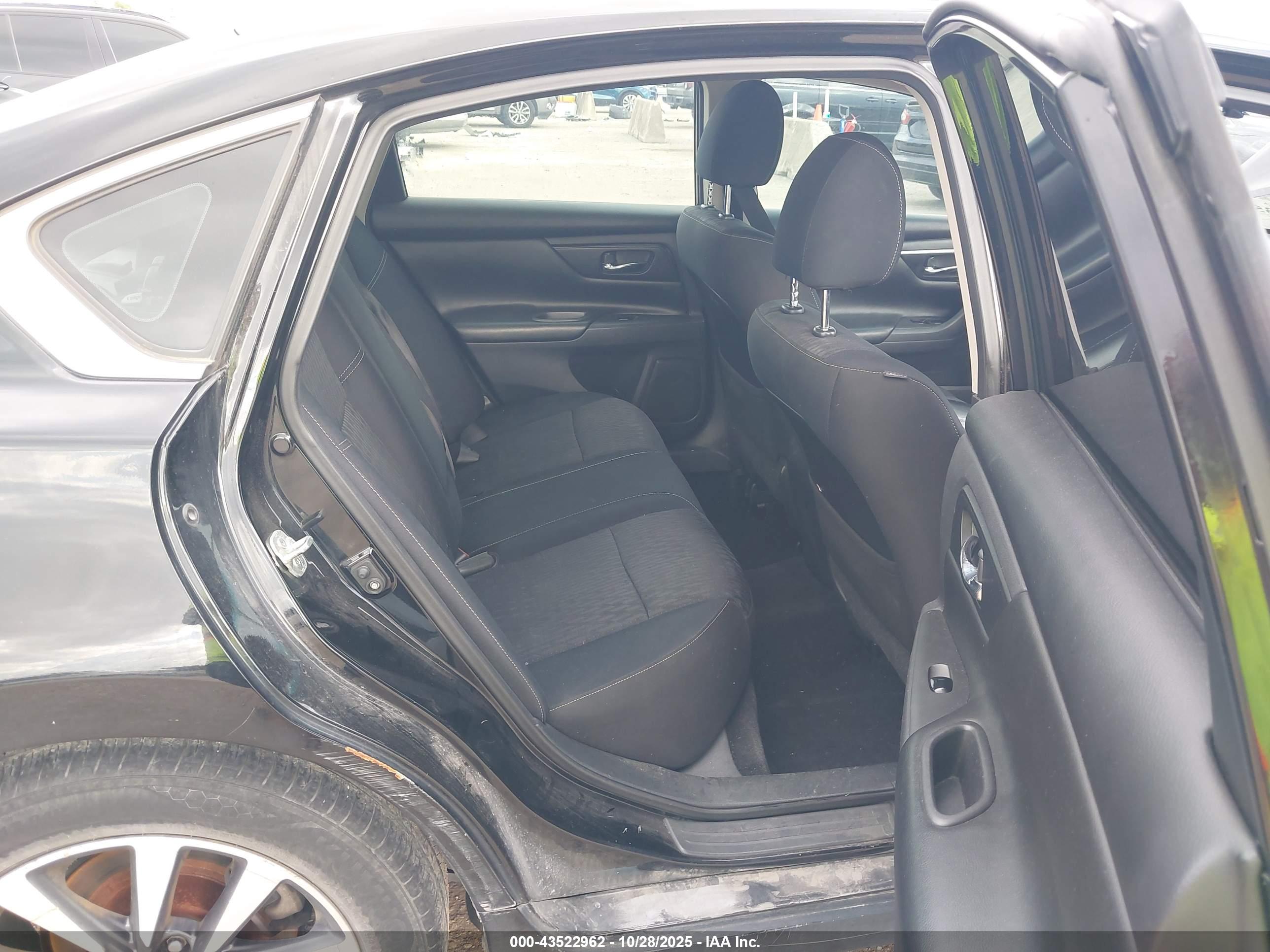 NISSAN ALTIMA image 8