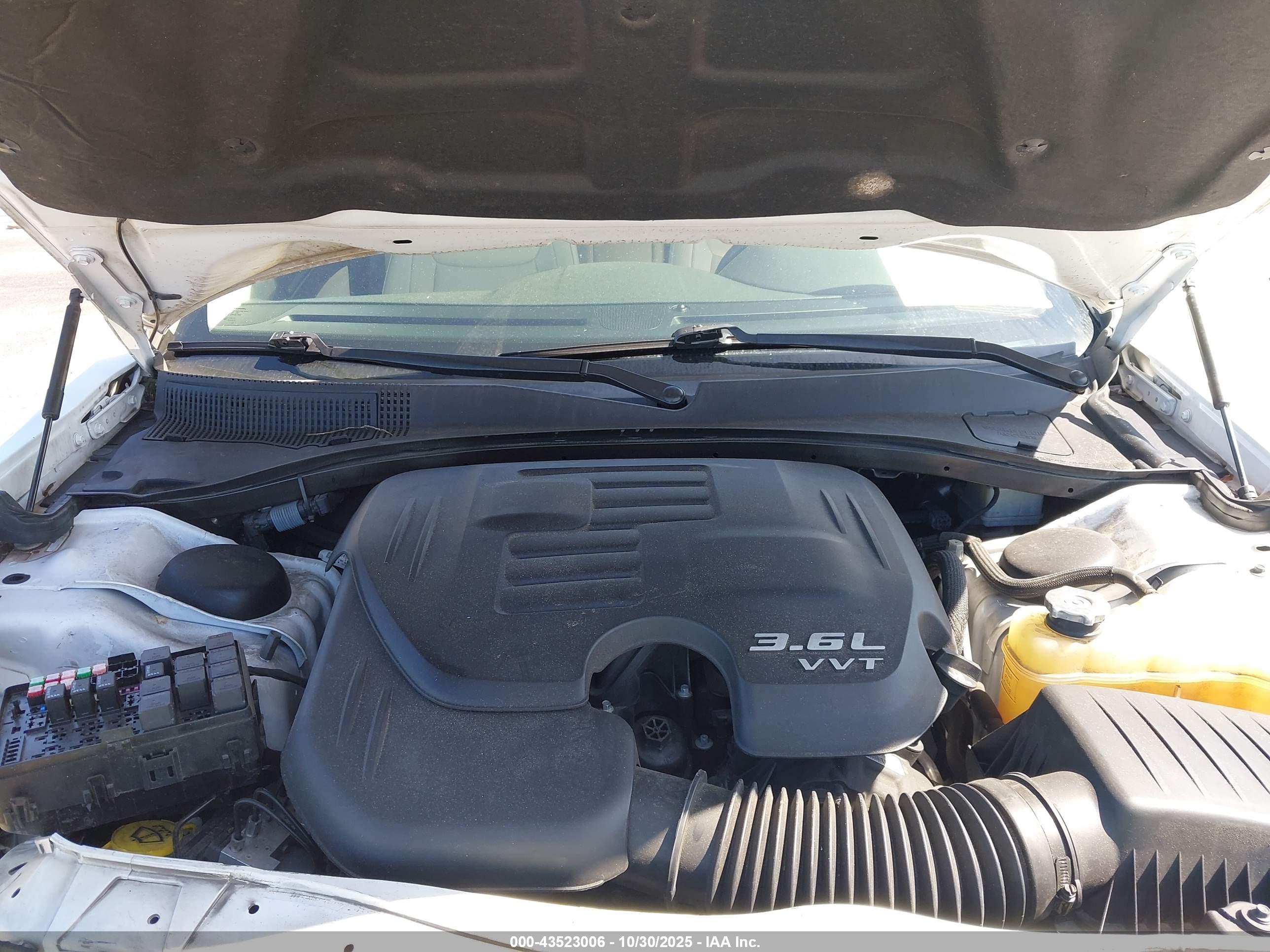 CHRYSLER 300 image 10
