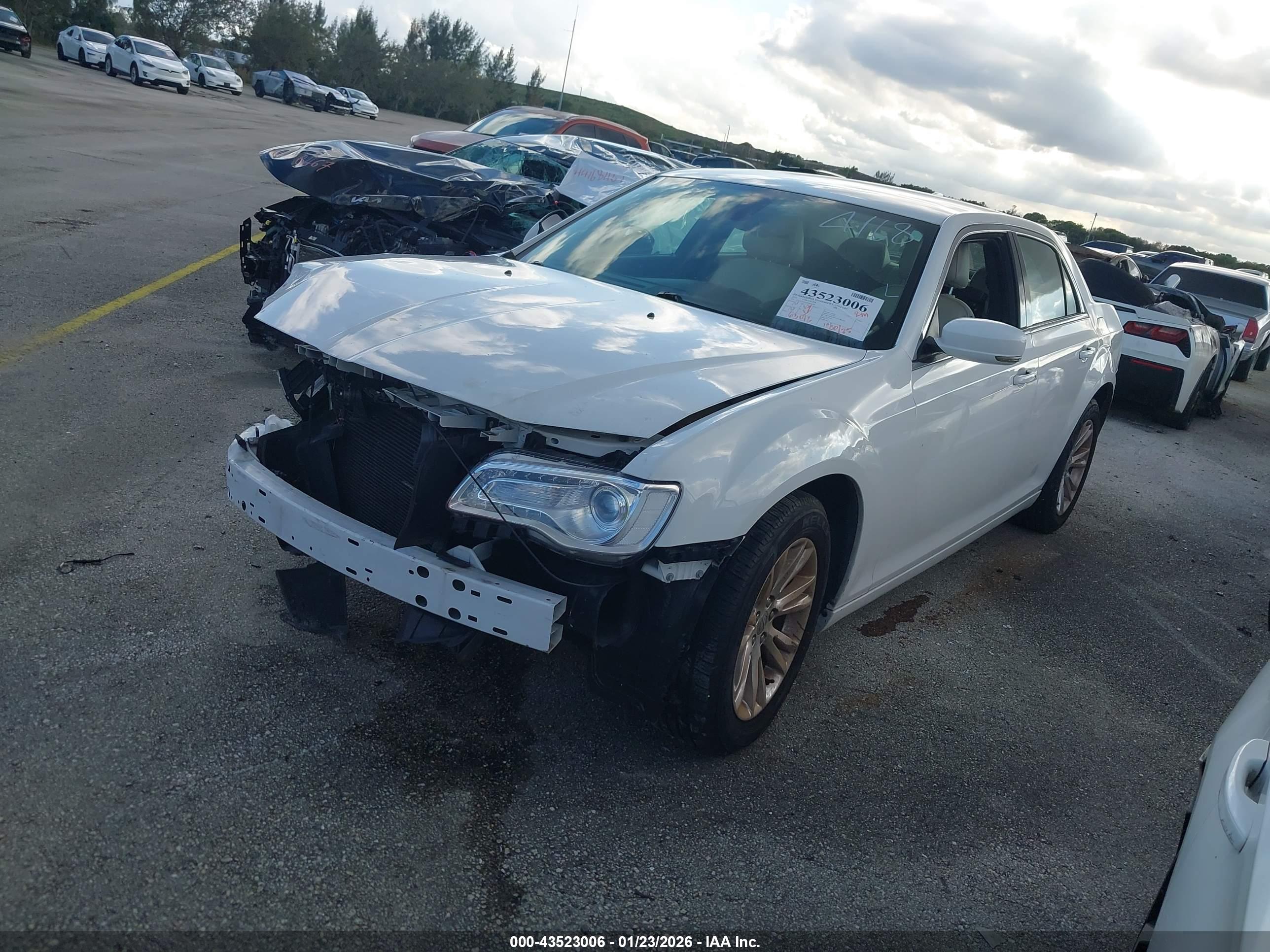 CHRYSLER 300 image 2