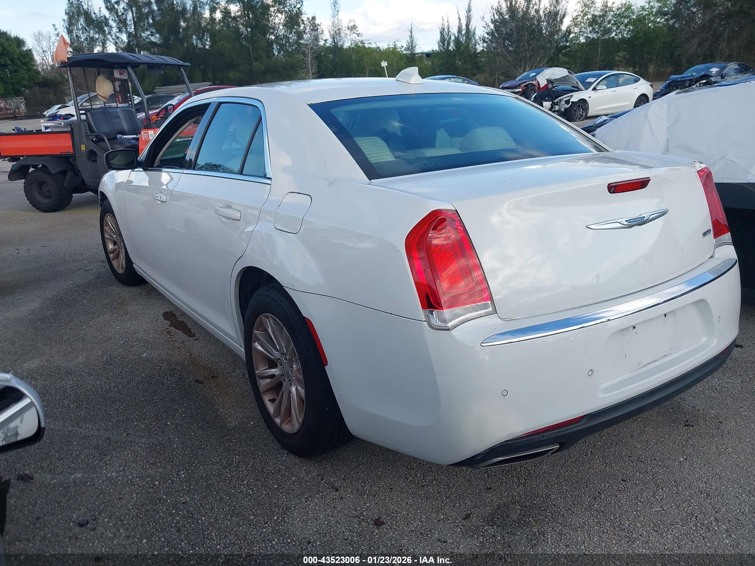 CHRYSLER 300 image 3