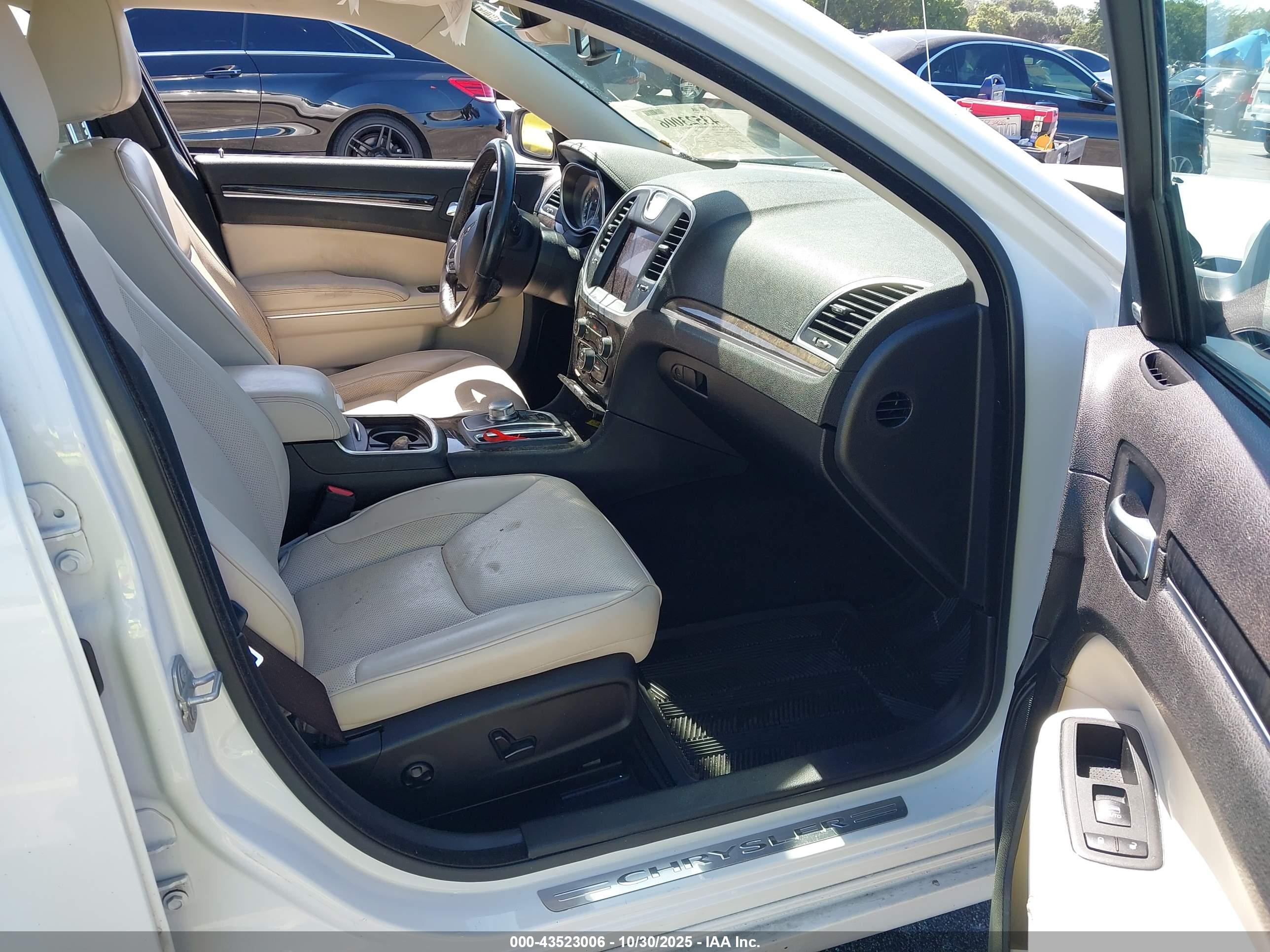 CHRYSLER 300 image 5