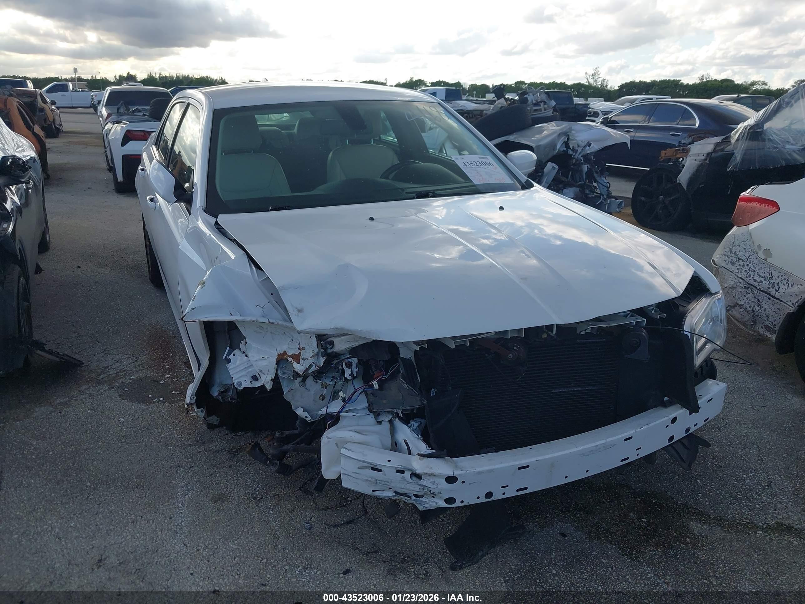 CHRYSLER 300 image 6