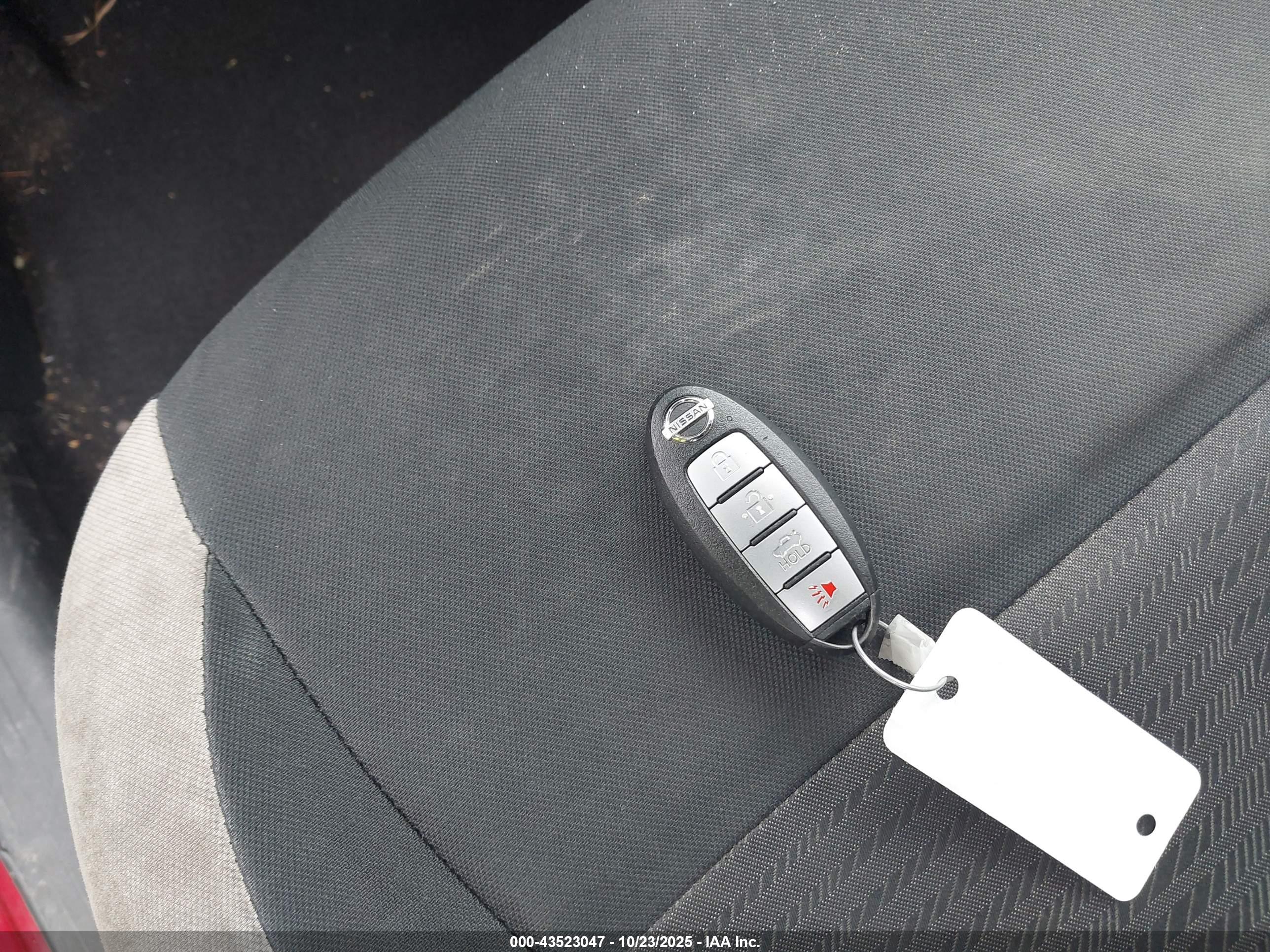 NISSAN VERSA image 11