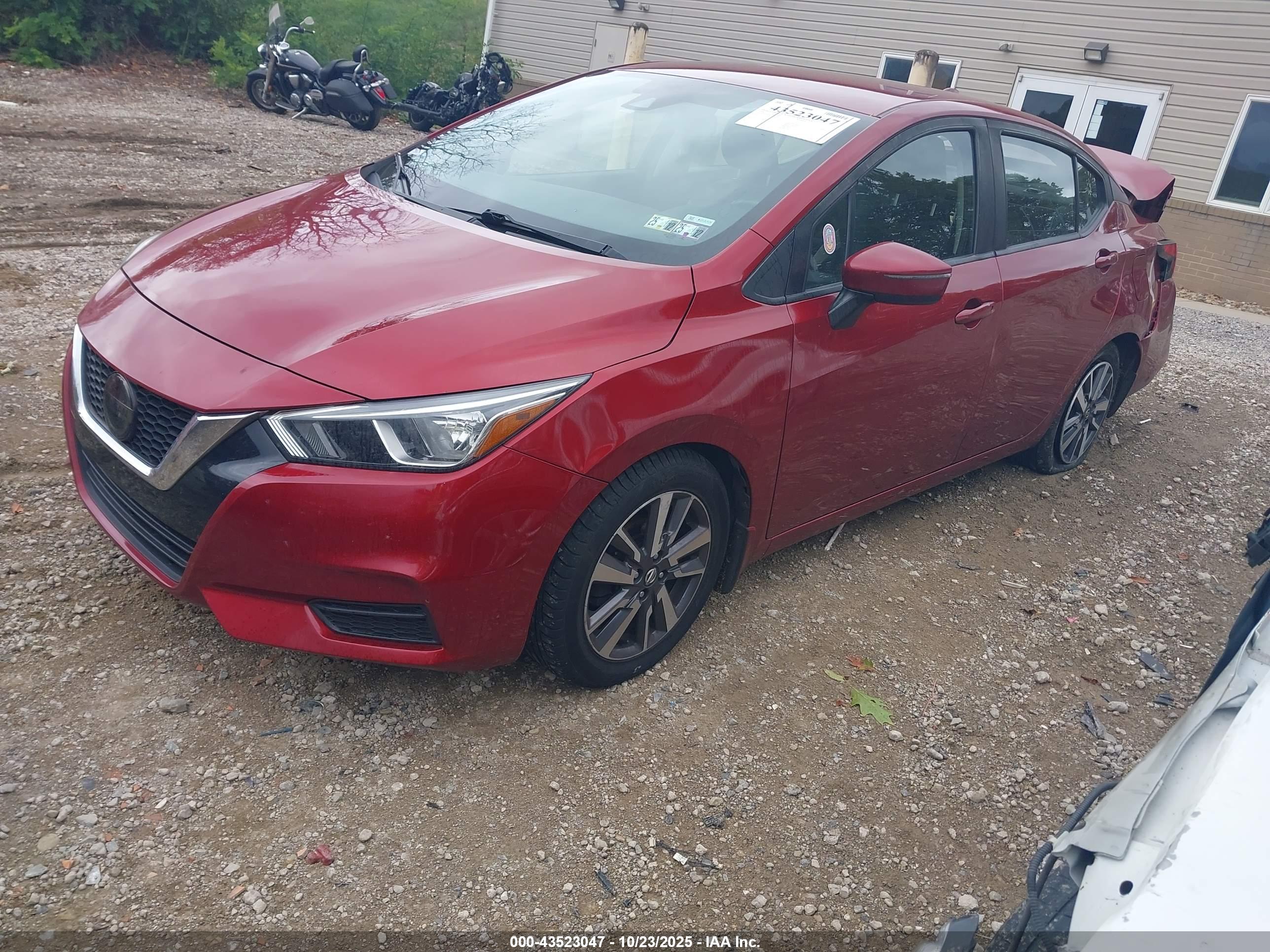 NISSAN VERSA image 2
