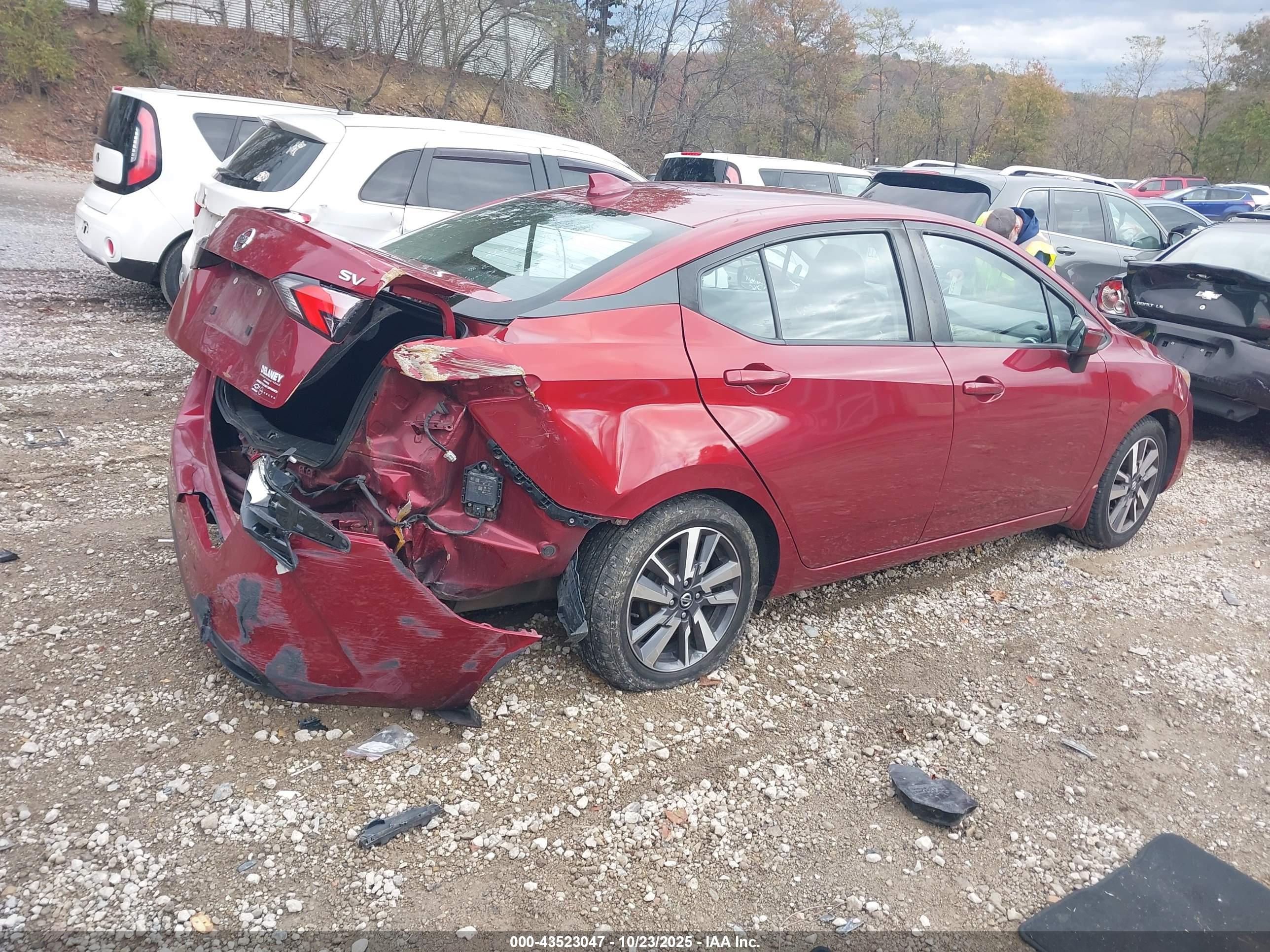 NISSAN VERSA image 4