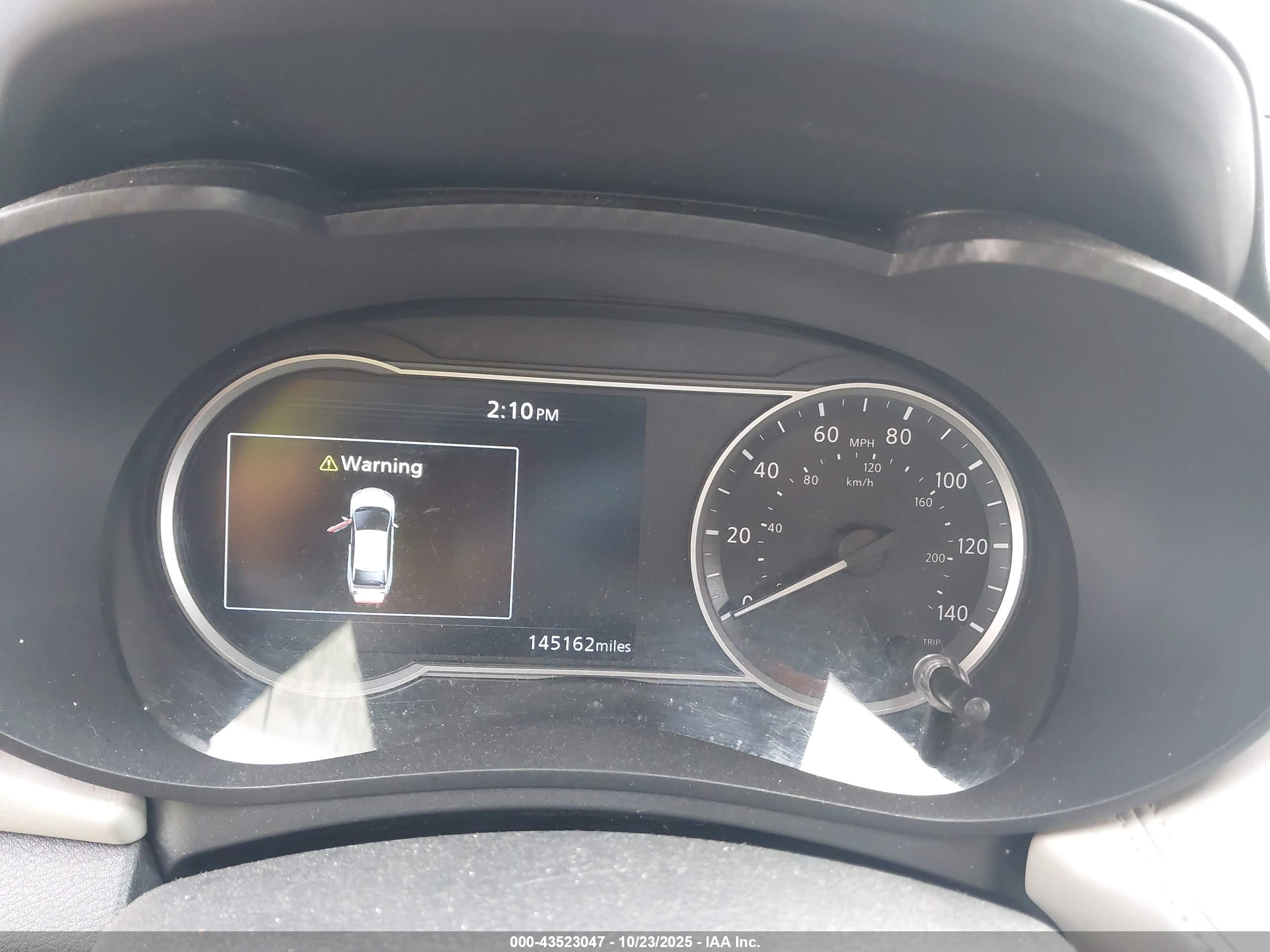 NISSAN VERSA image 7