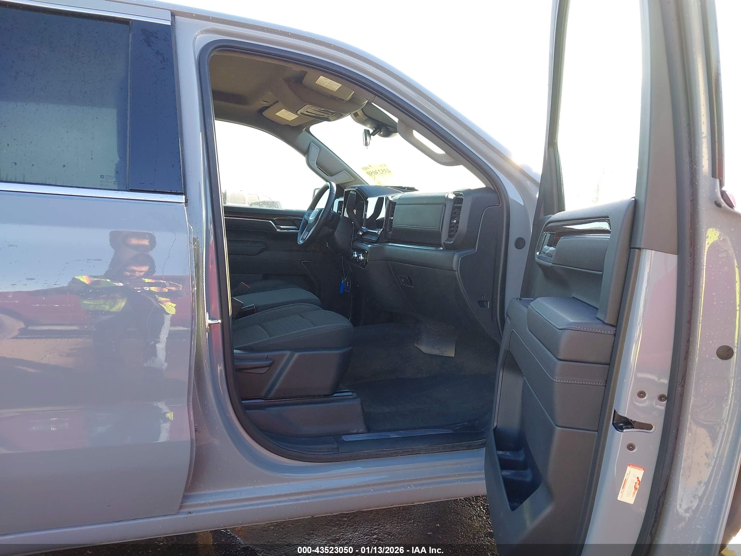 GMC SIERRA image 5