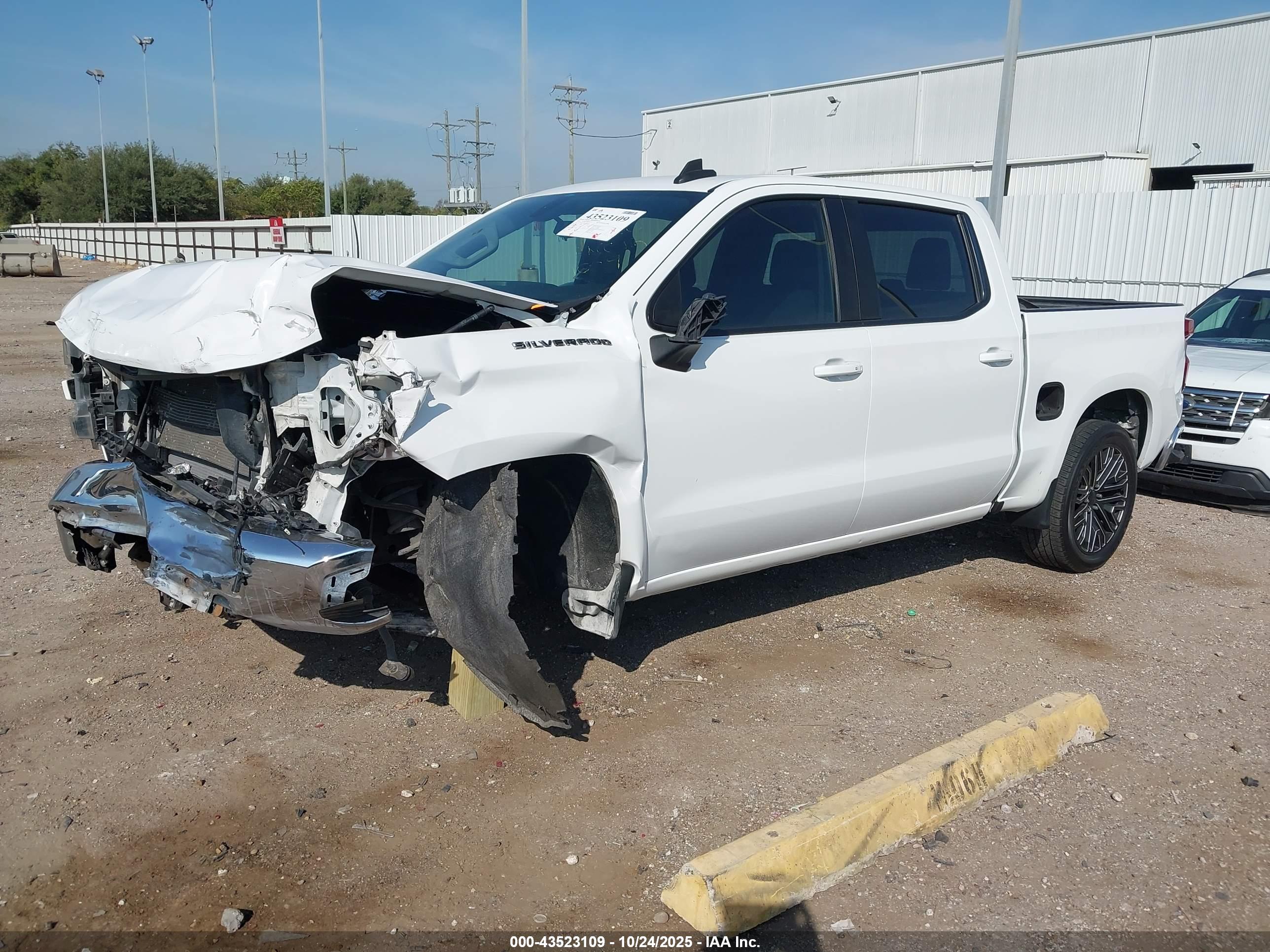 CHEVROLET SILVERADO image 2