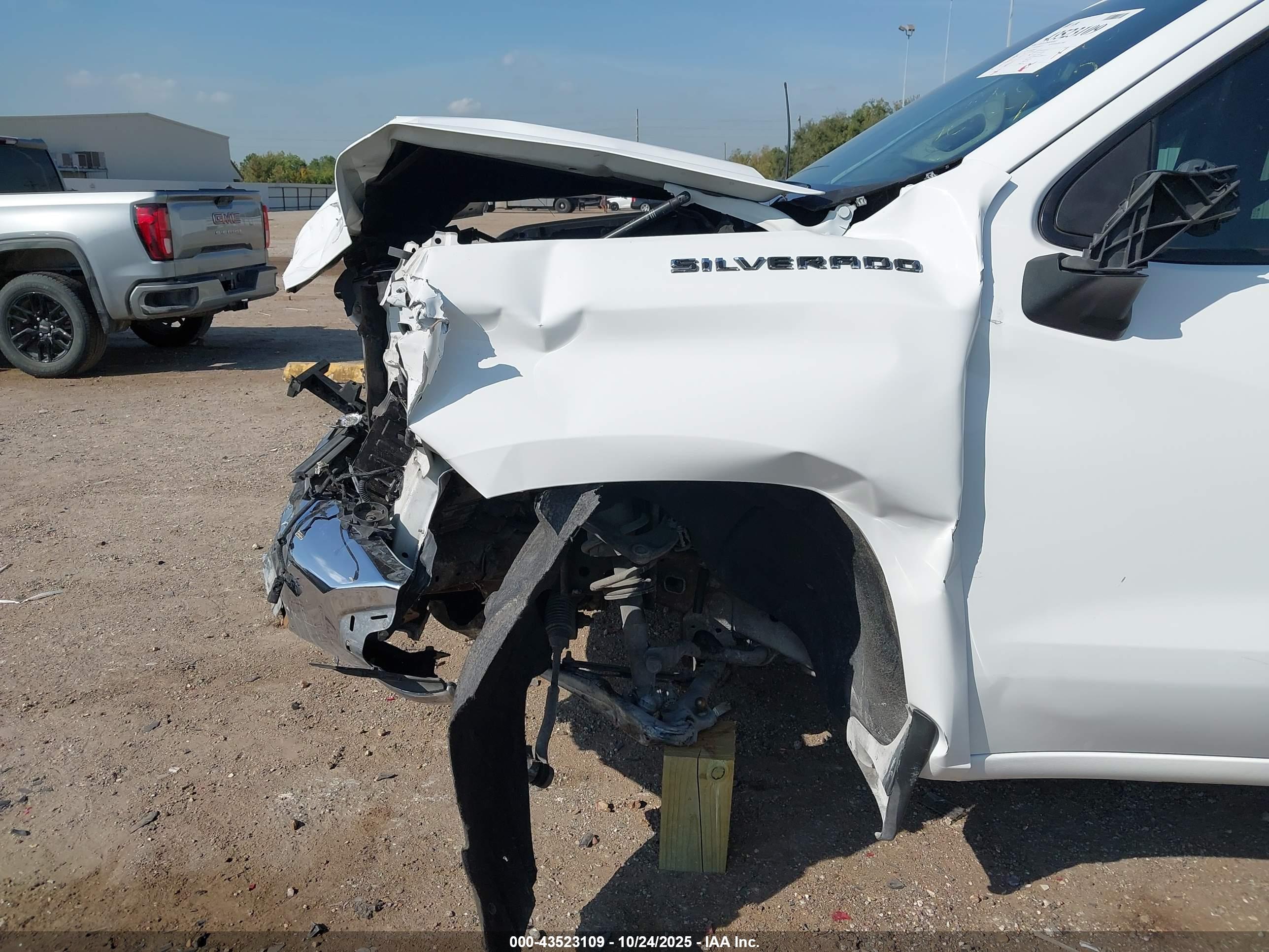 CHEVROLET SILVERADO image 6