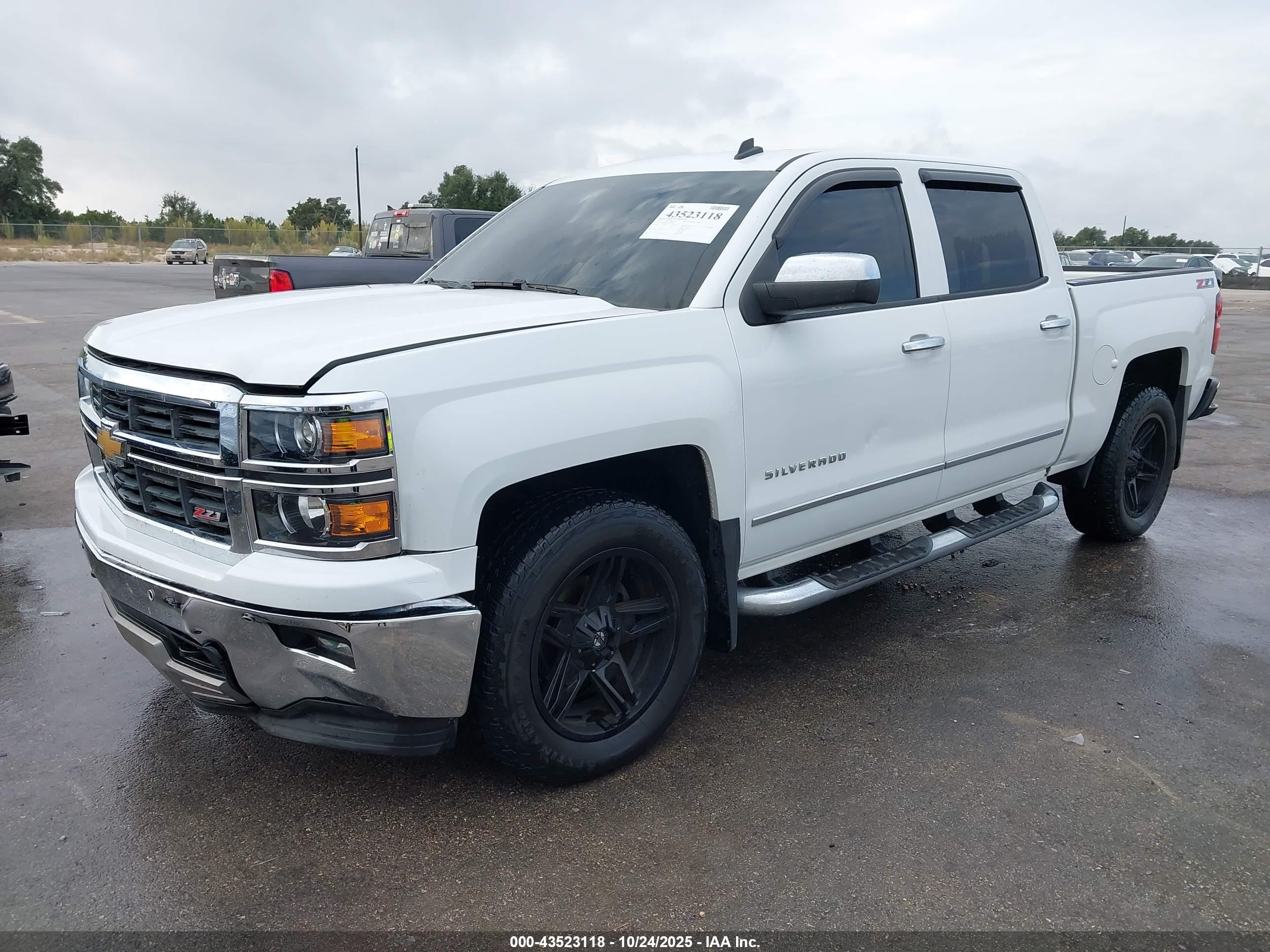 CHEVROLET SILVERADO image 2
