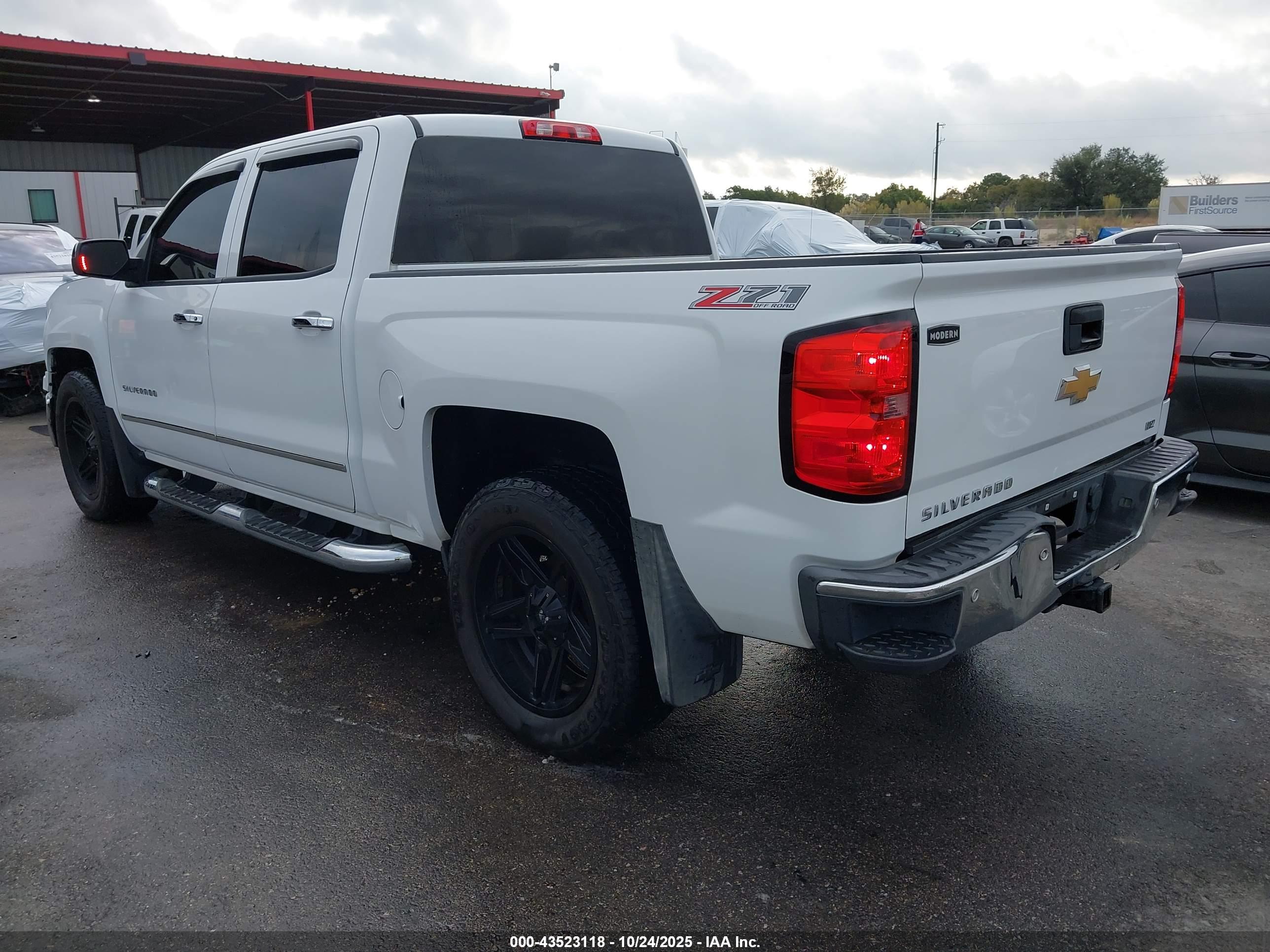 CHEVROLET SILVERADO image 3