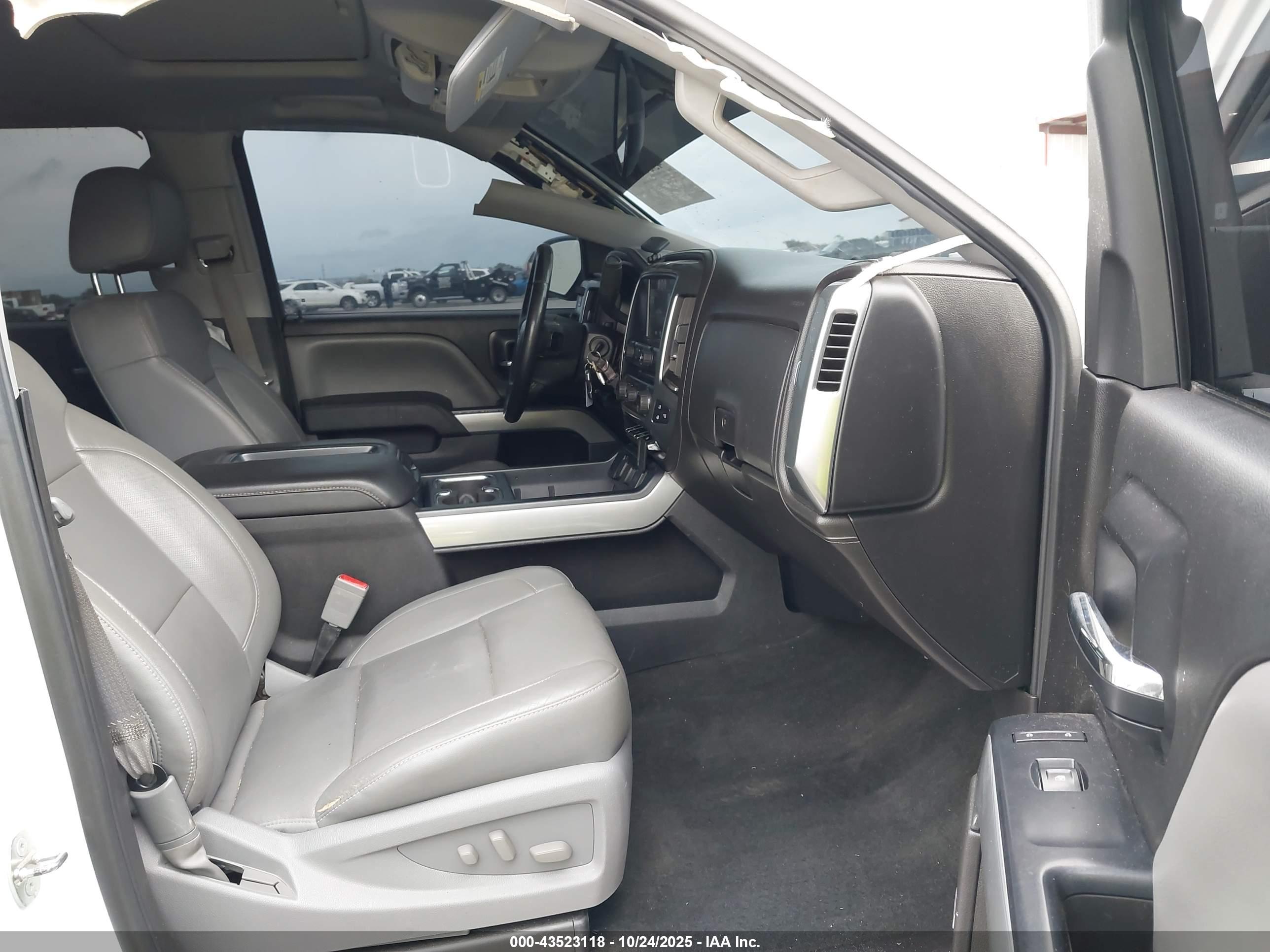 CHEVROLET SILVERADO image 5