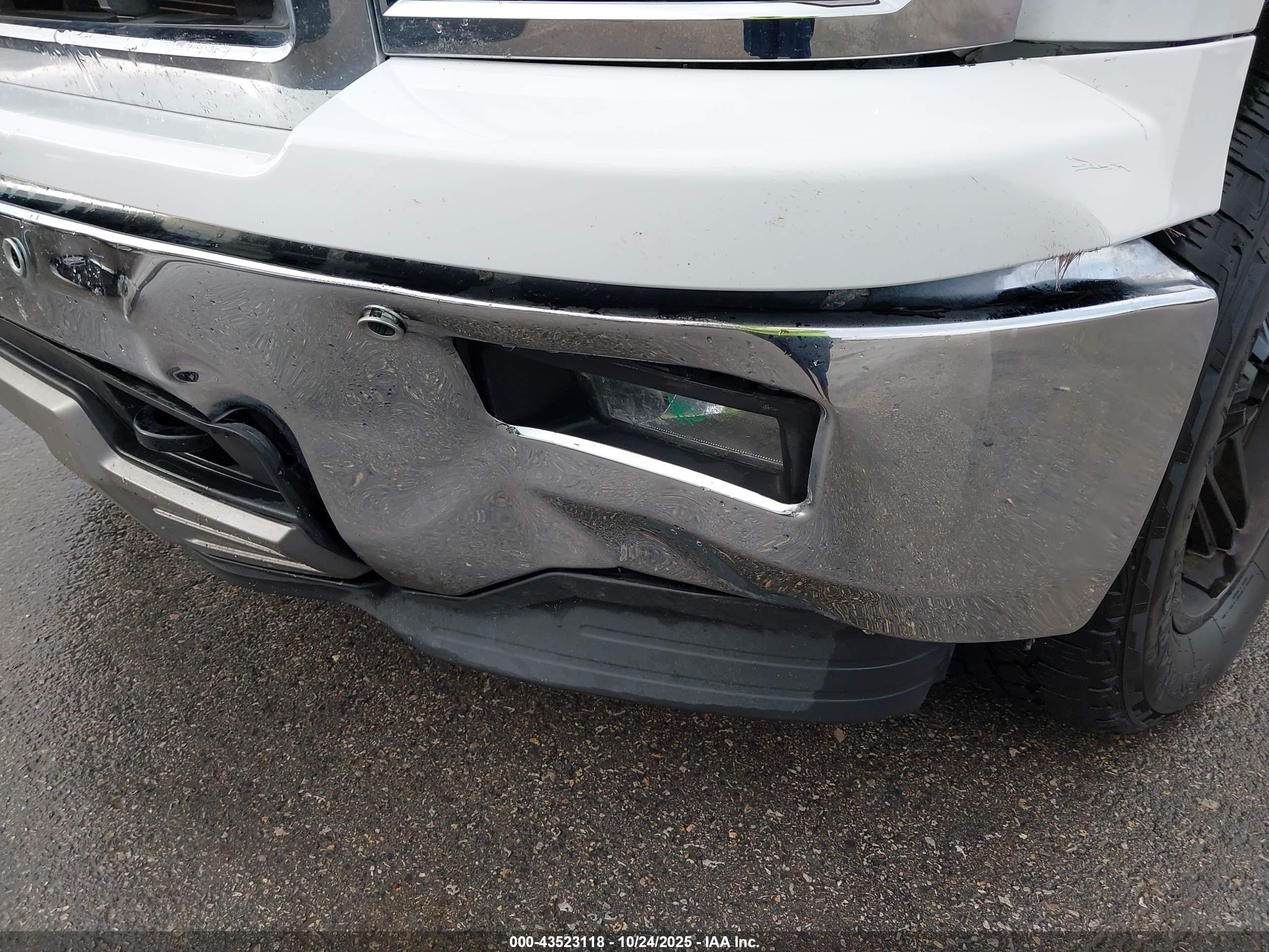 CHEVROLET SILVERADO image 6
