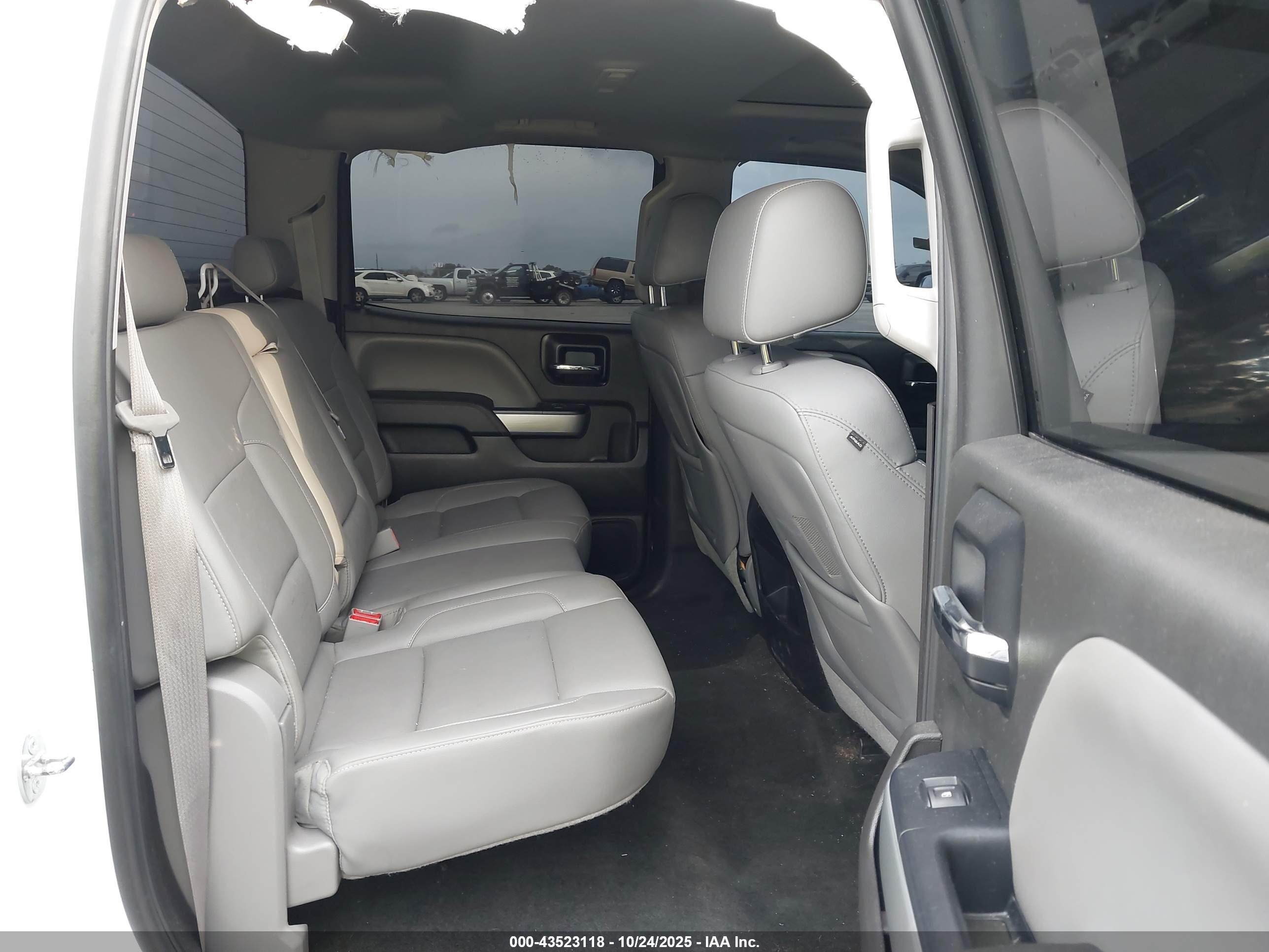 CHEVROLET SILVERADO image 8